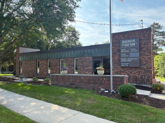 1535 E Racine Ave, Waukesha, WI for Sale