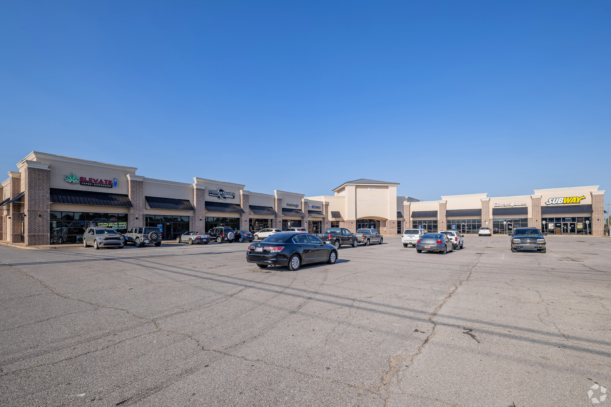 8000-8022 NW 39th Expressway, Bethany, OK for Rent