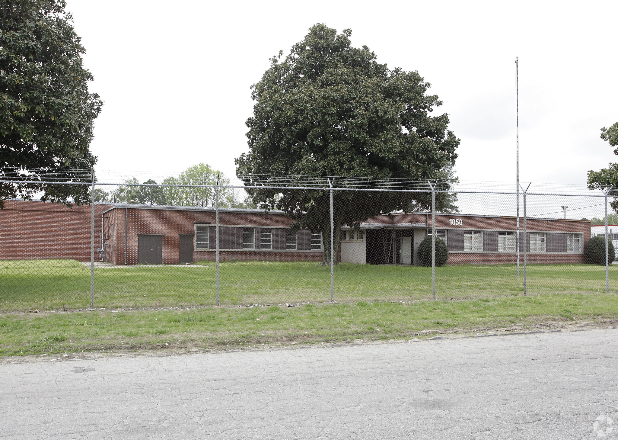 1050 Oakleigh Dr, East Point, GA for Rent