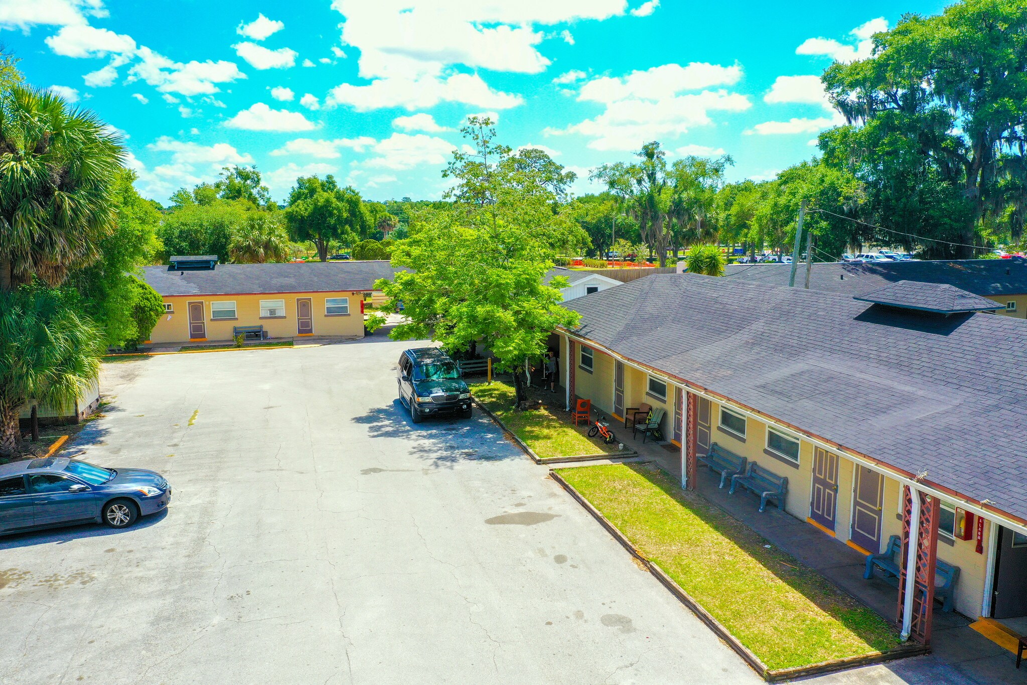 647 S Woodland Blvd Deland, FL 32720 Hospitality Property for Lease