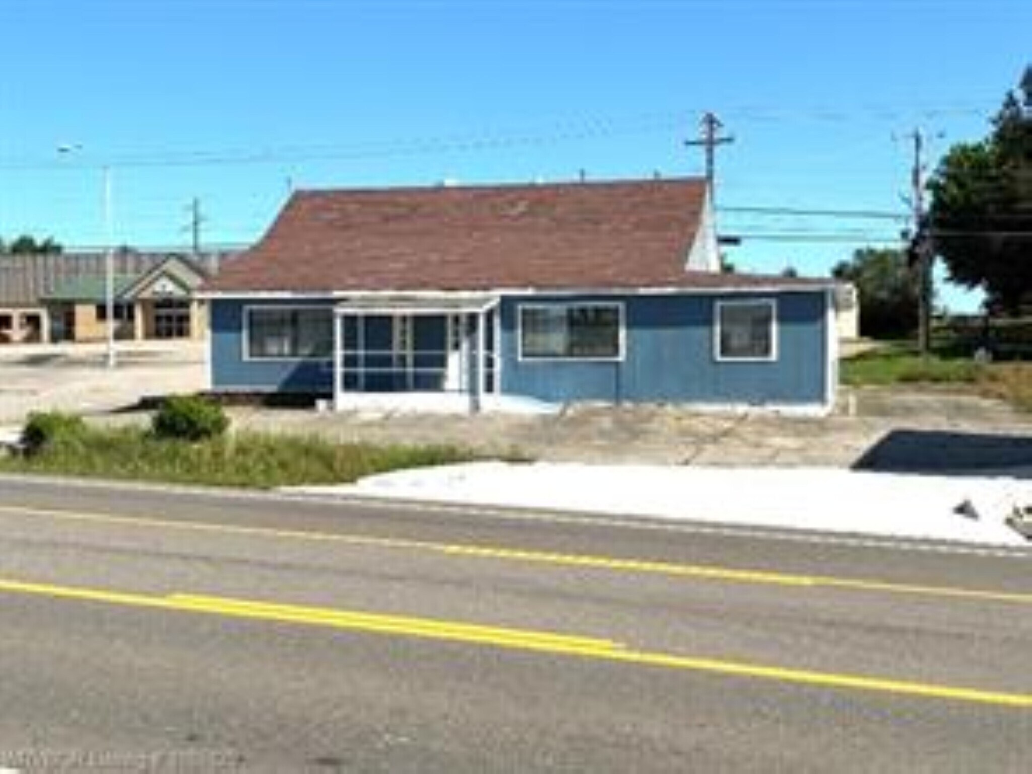 1908 W Commercial St, Ozark, AR for Sale