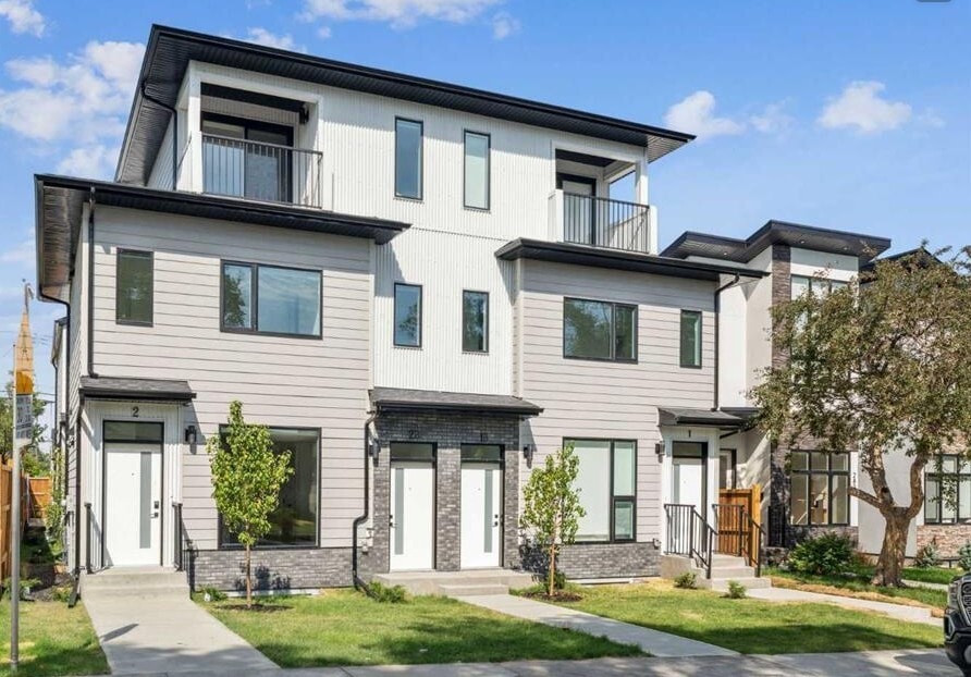 2831 36 St SW, Calgary, AB for Sale