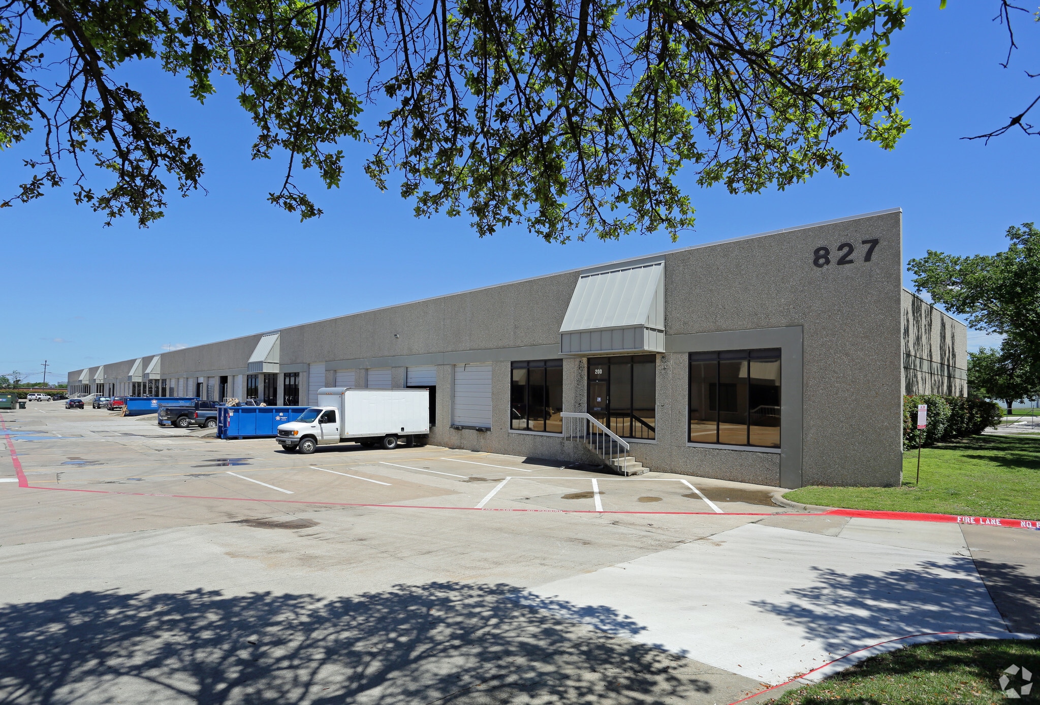 827 Avenue H Arlington, TX 76011 Flex Property for Lease on