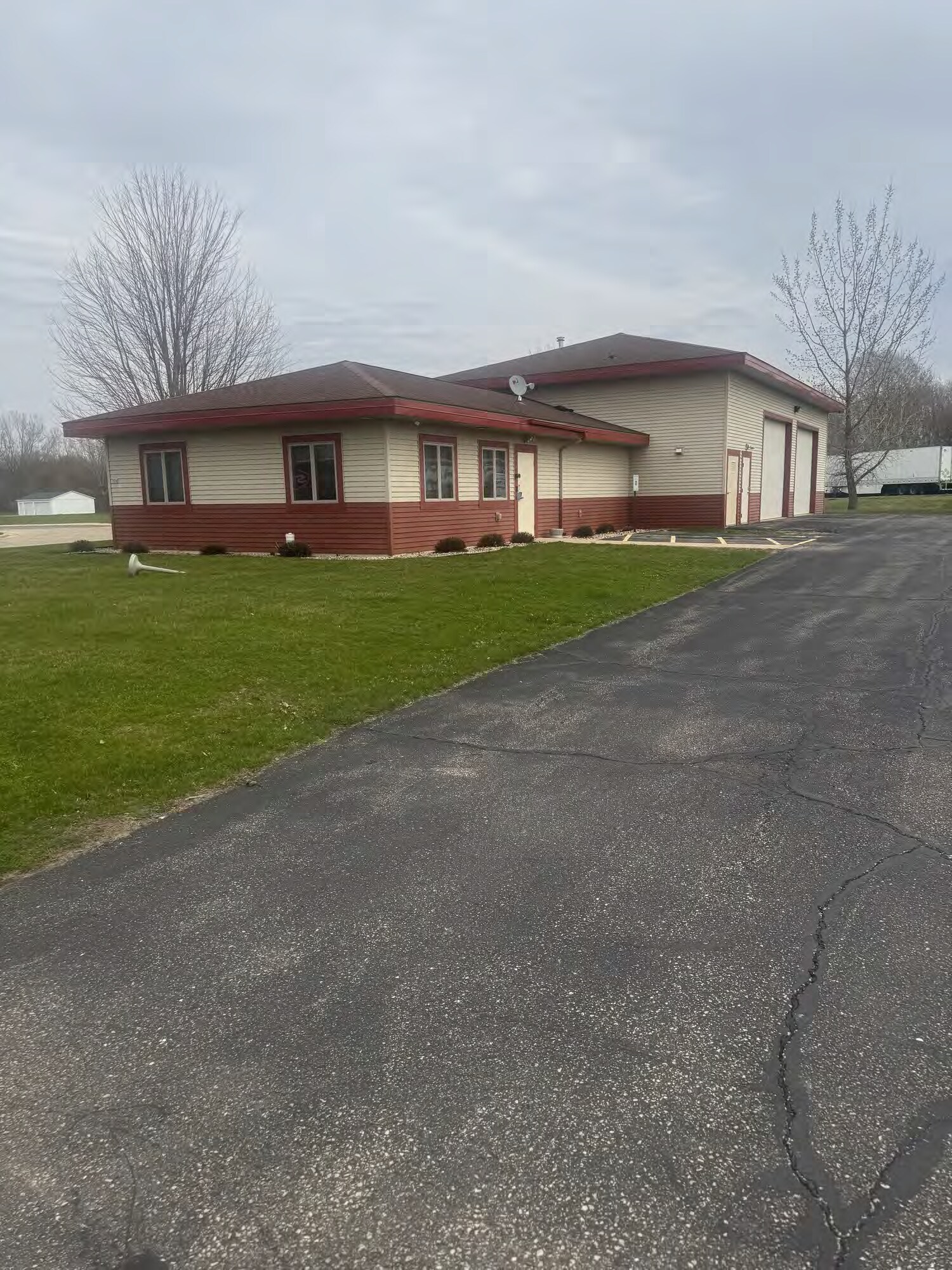 220 Riverbirch Ct, Deerfield, WI for Sale