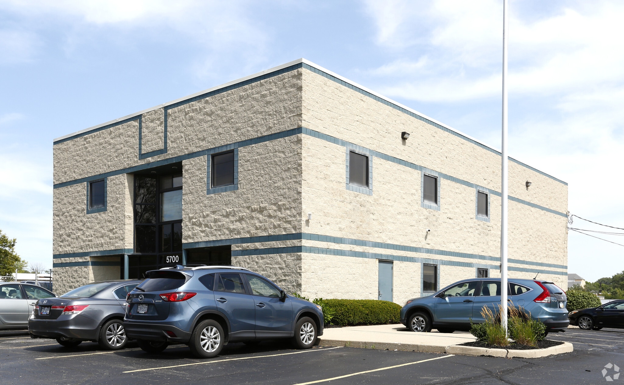 5700 Este Ave, Cincinnati, OH for Rent