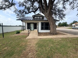 Pleasanton, TX Retail - 415 W Goodwin St