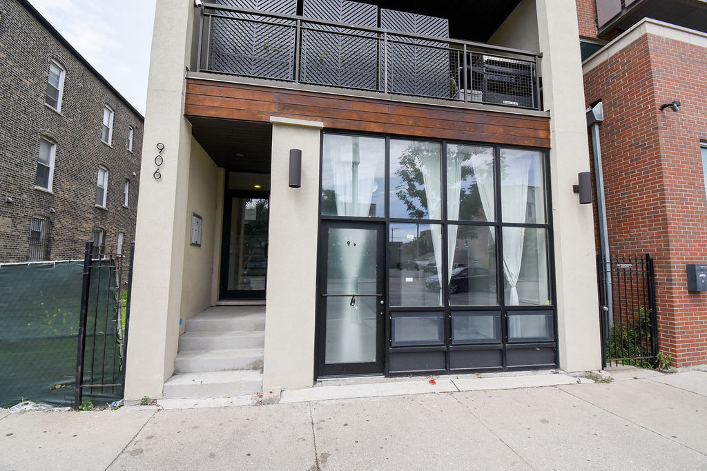 906 N Ashland Ave, Chicago, IL for Sale