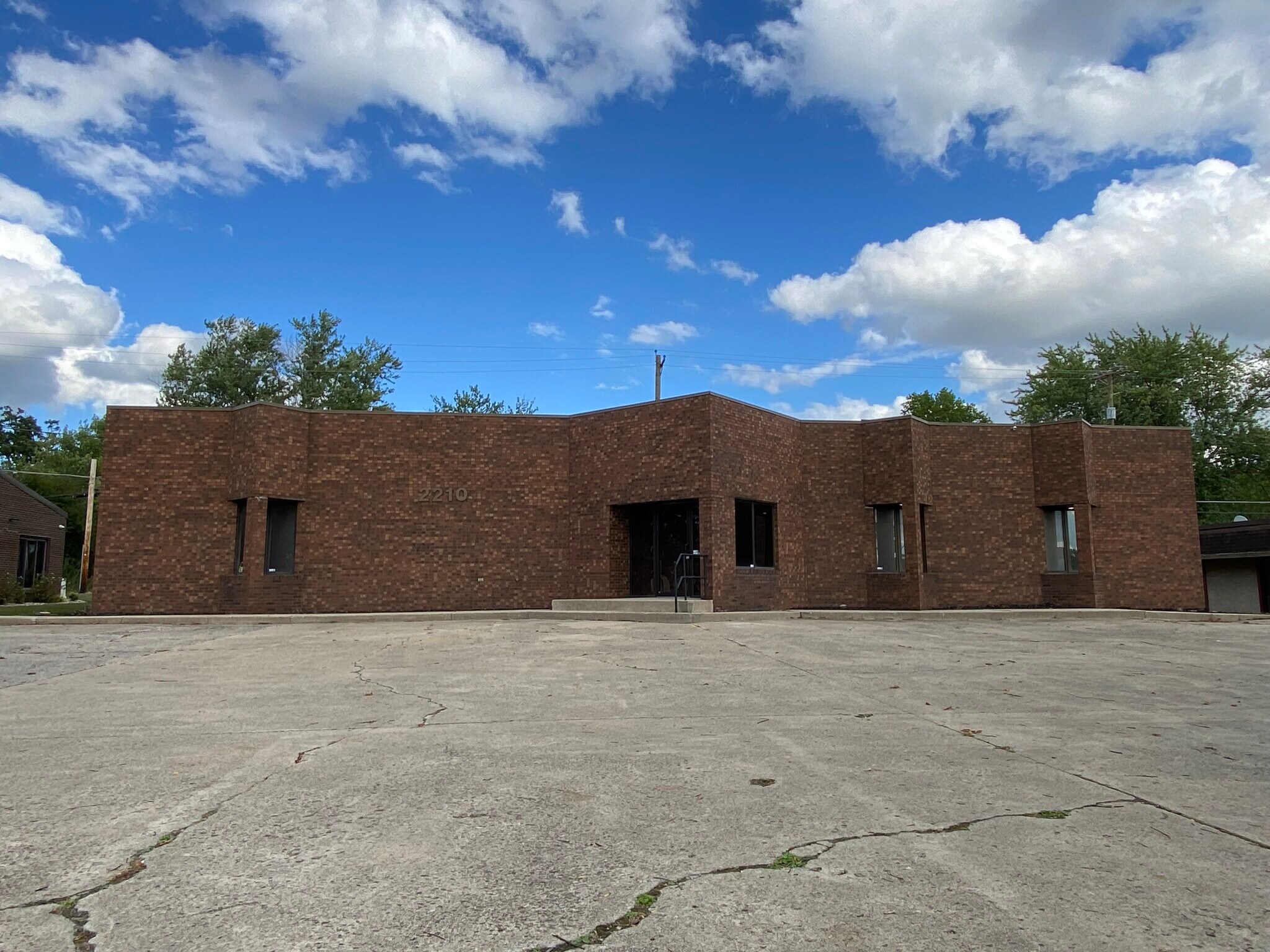 2210 Inwood Dr Fort Wayne, IN 46815 Office Property for Lease on