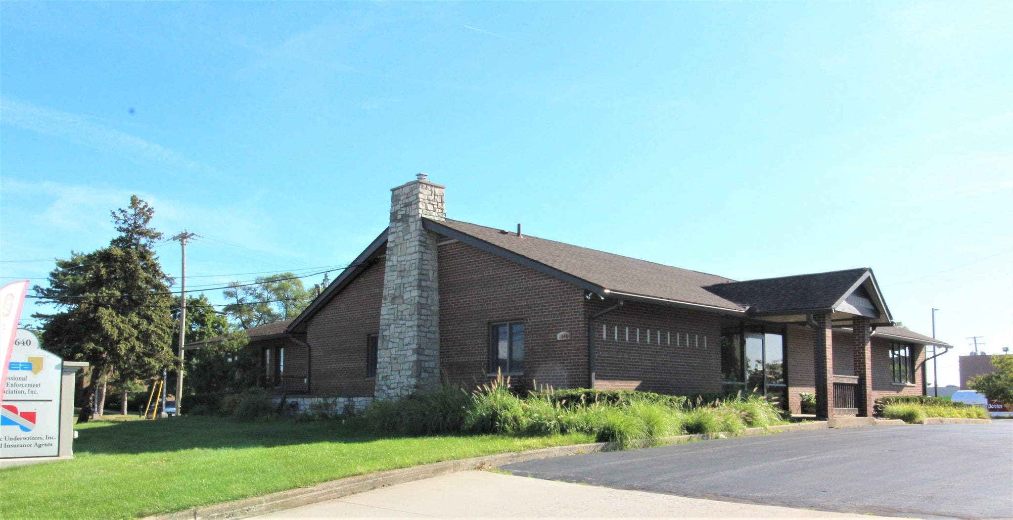 1640 Axtell Dr, Troy, MI for Rent