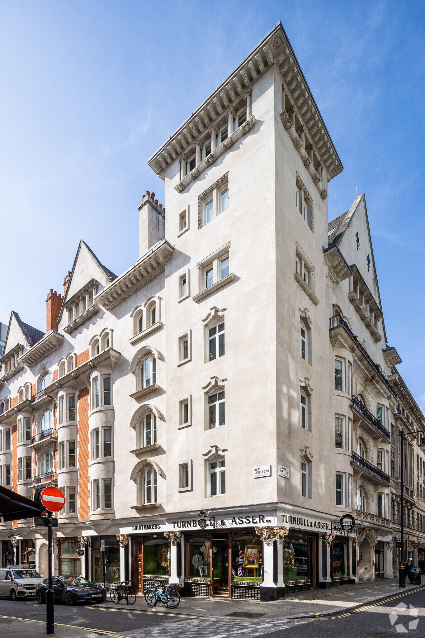 22 Bury St, London, LND for Rent