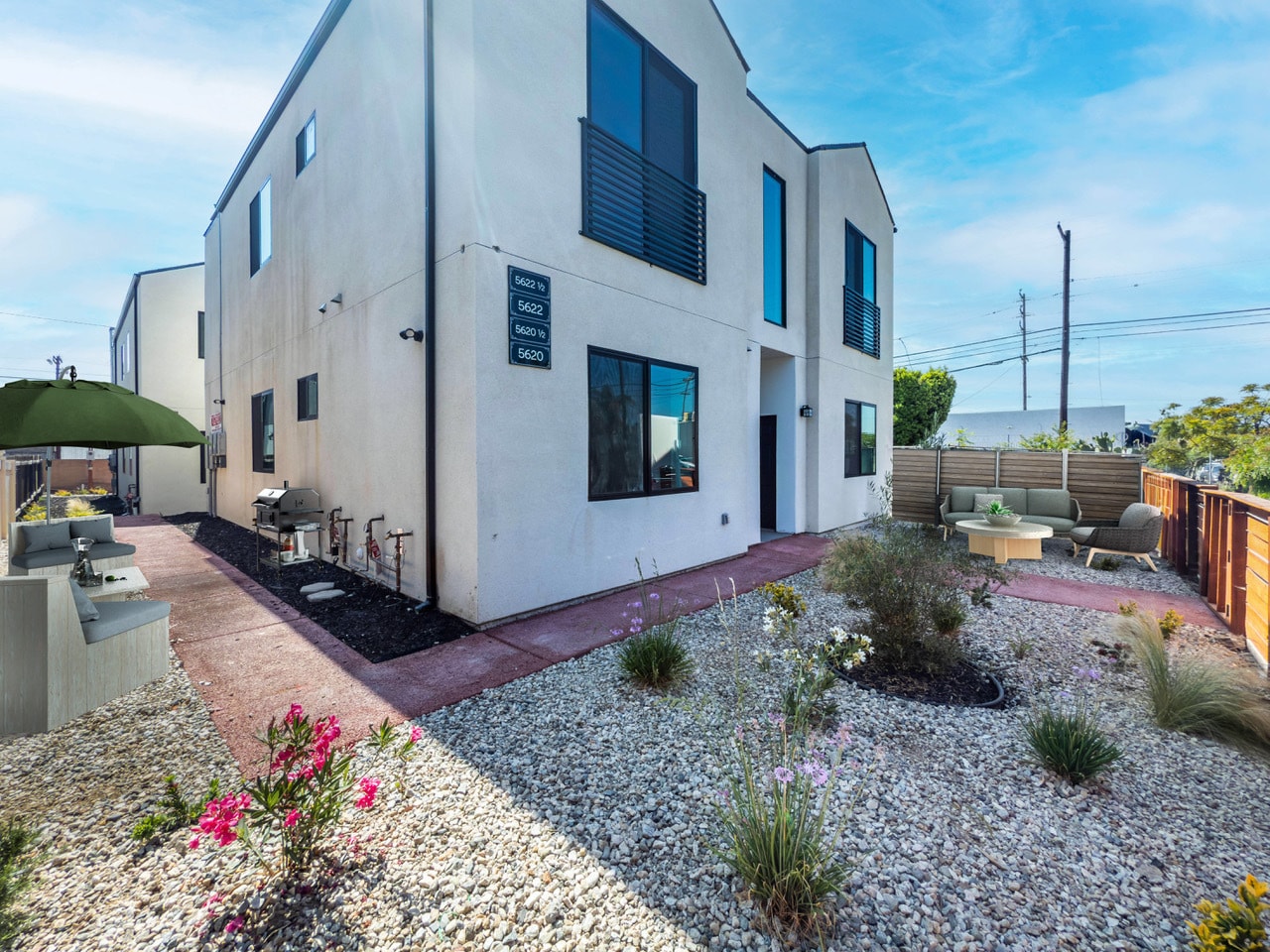 5622 Willowcrest Ave, North Hollywood, CA for Sale