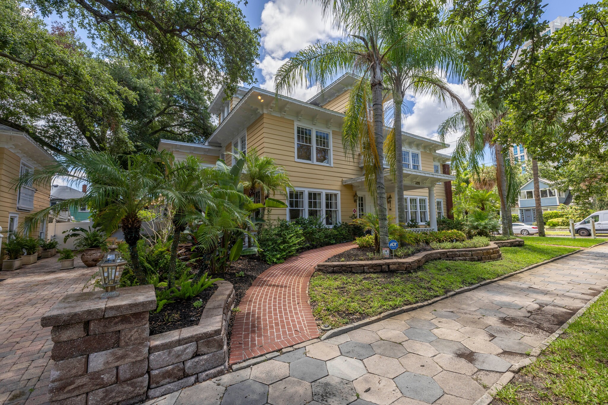 635 Bay St NE, Saint Petersburg, FL for Sale