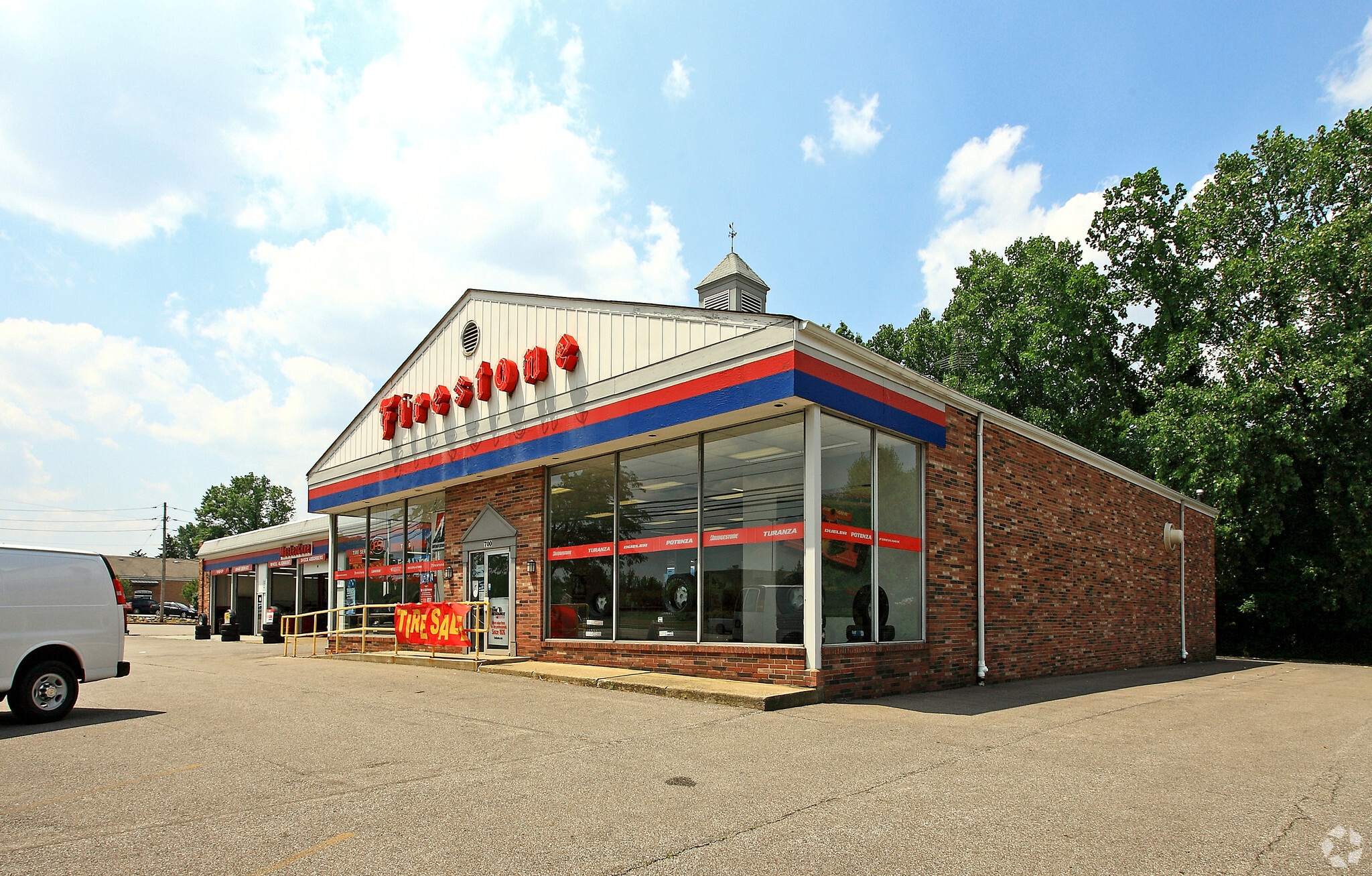 700 Richmond Rd, Cleveland, OH for Sale