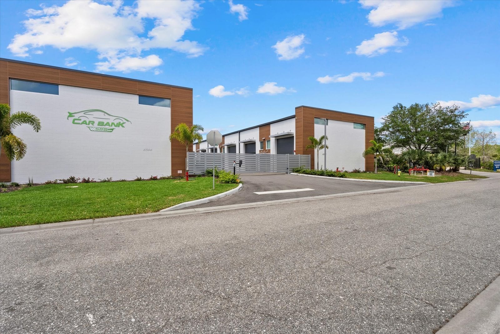 6566 Palmer Park Cir, Sarasota, FL for Sale
