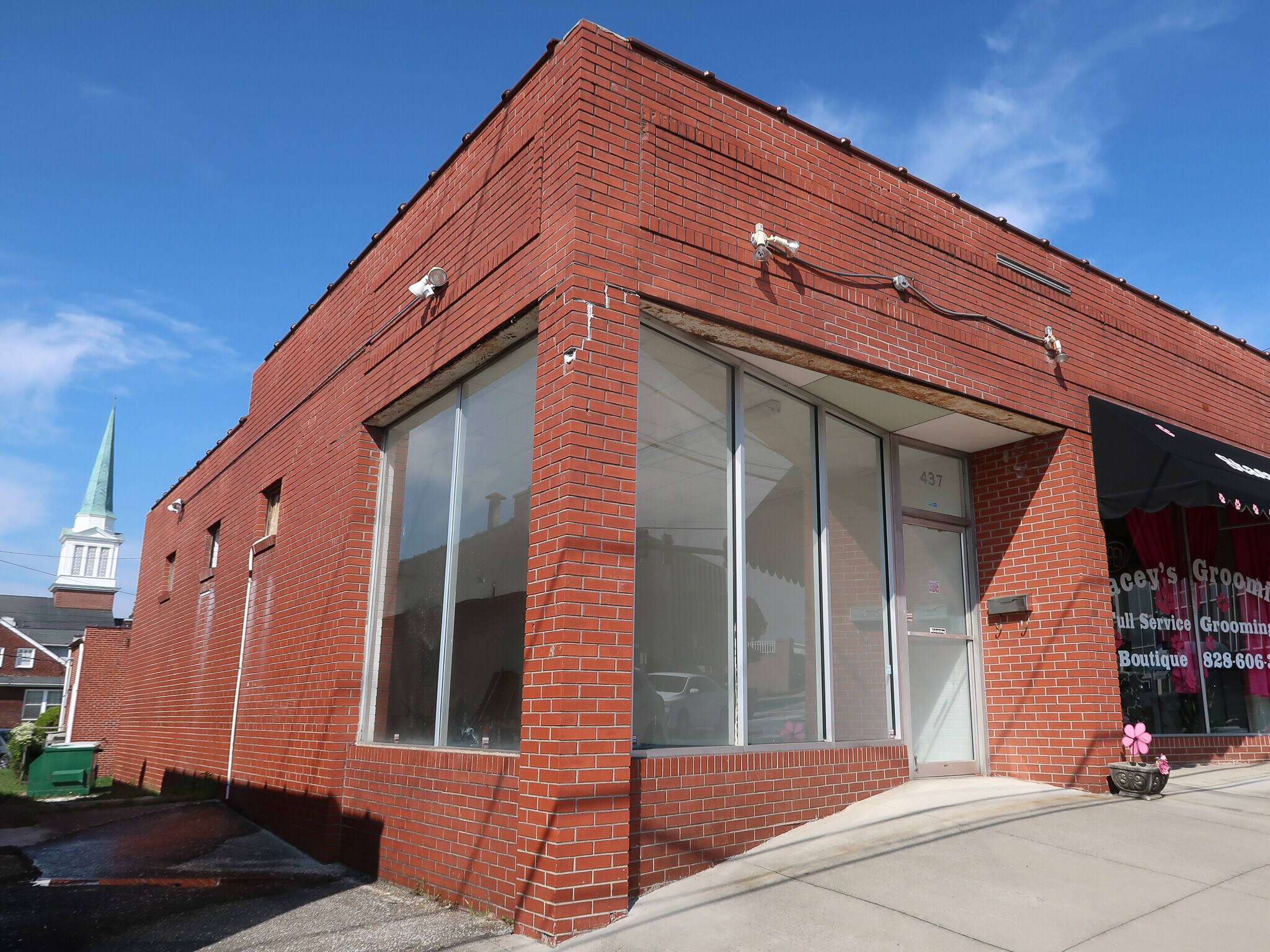 437 N Church St, Hendersonville, NC for Rent