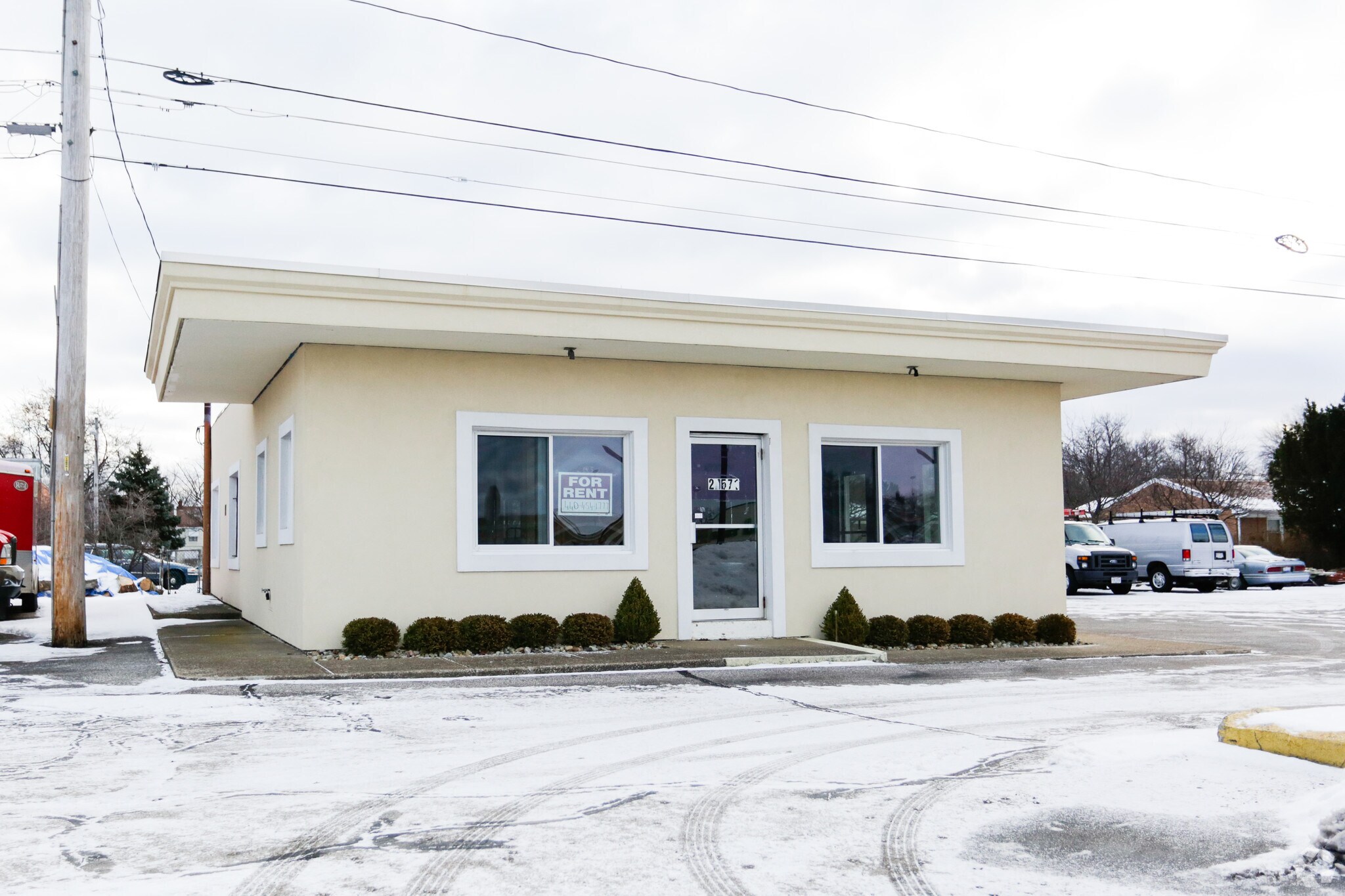 21571 W 215th St, Fairview Park, OH for Rent