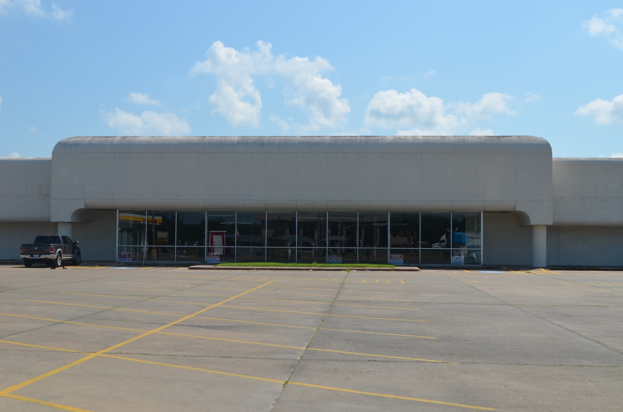 1200 N Mechanic St, El Campo, TX for Rent