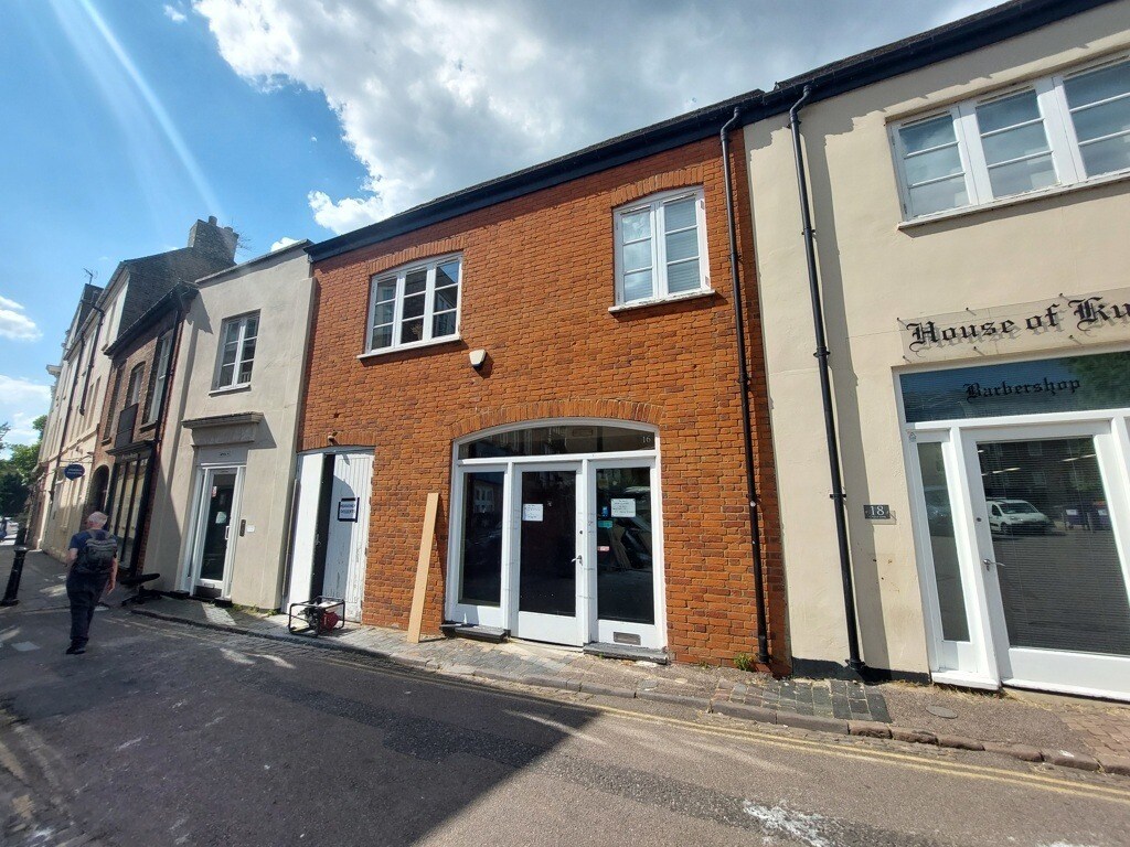 16 Castle Ln, Bedford, BDF for Rent