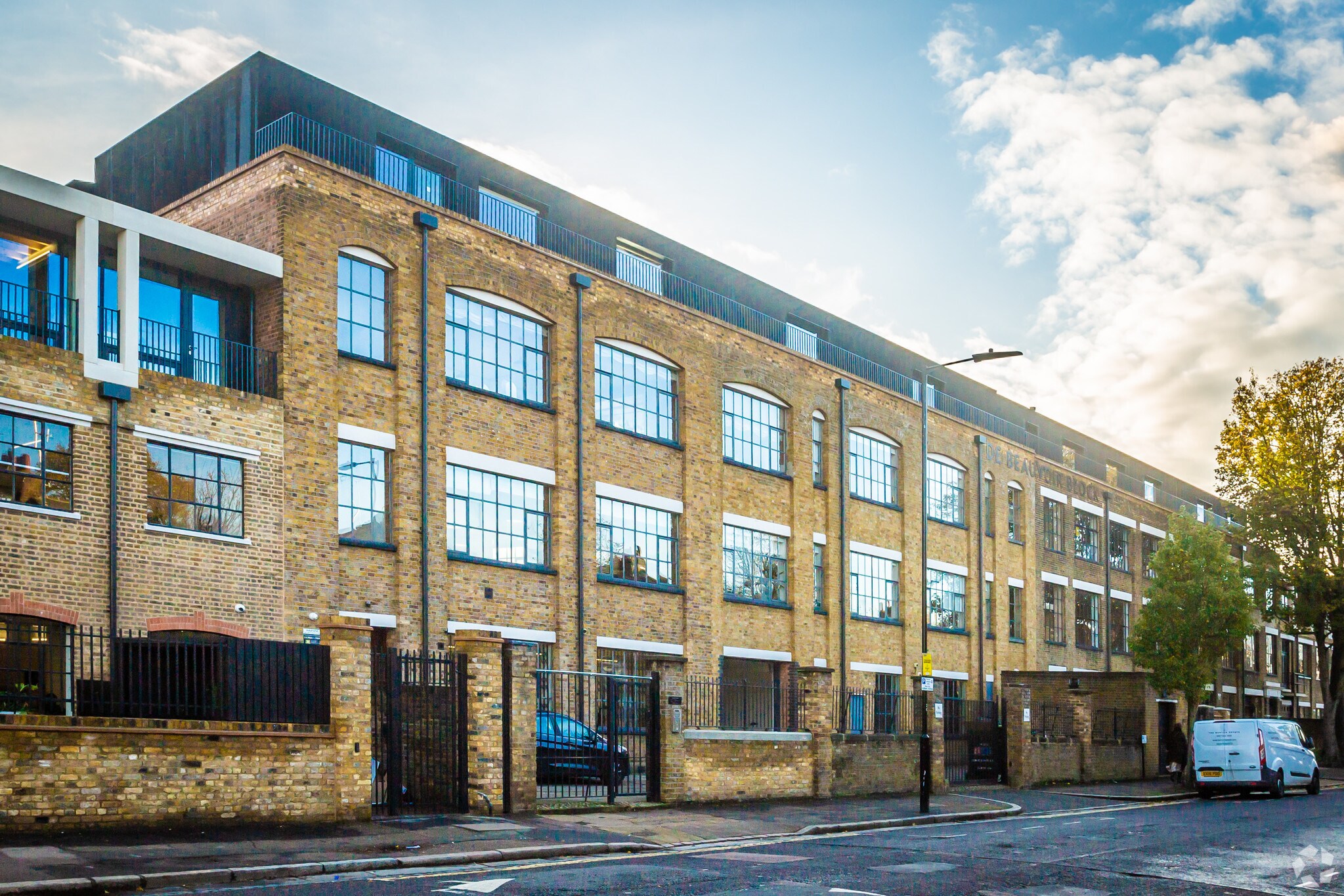 96 De Beauvoir Rd, London, LND for Rent