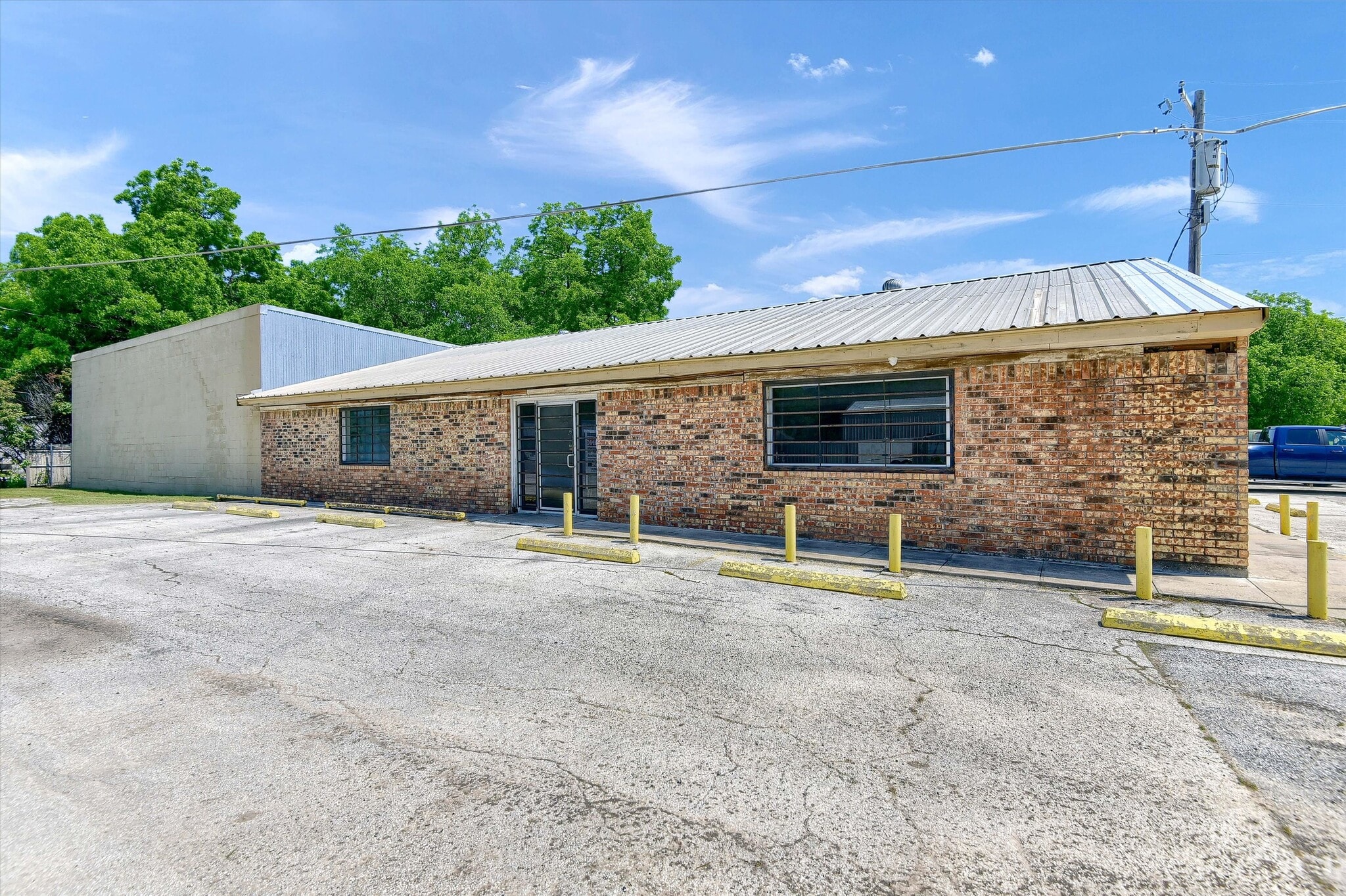 300 Broad St, Saint Jo, TX for Sale