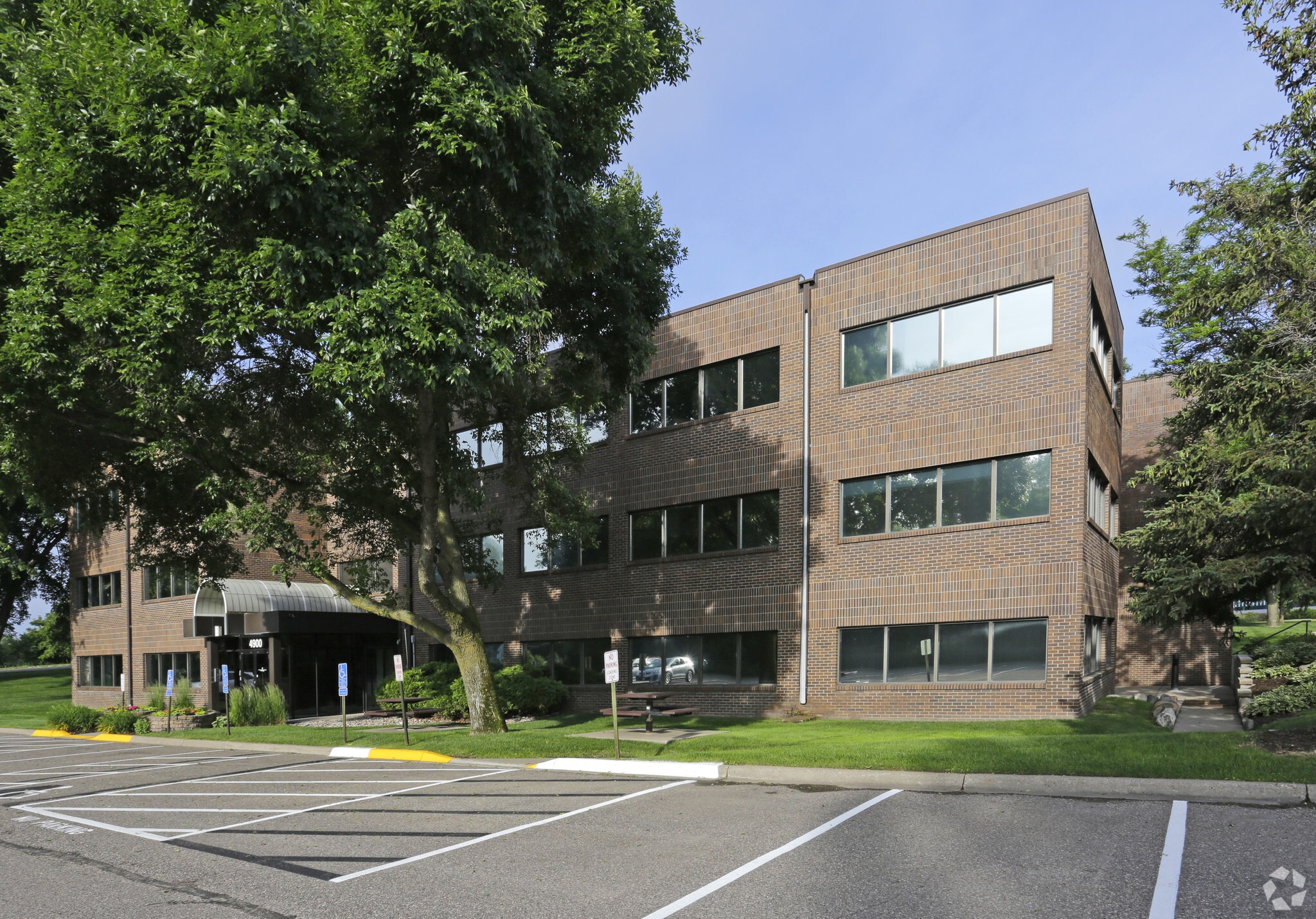 4900 Hwy 169 N New Hope, MN 55428 Office Property for Lease on