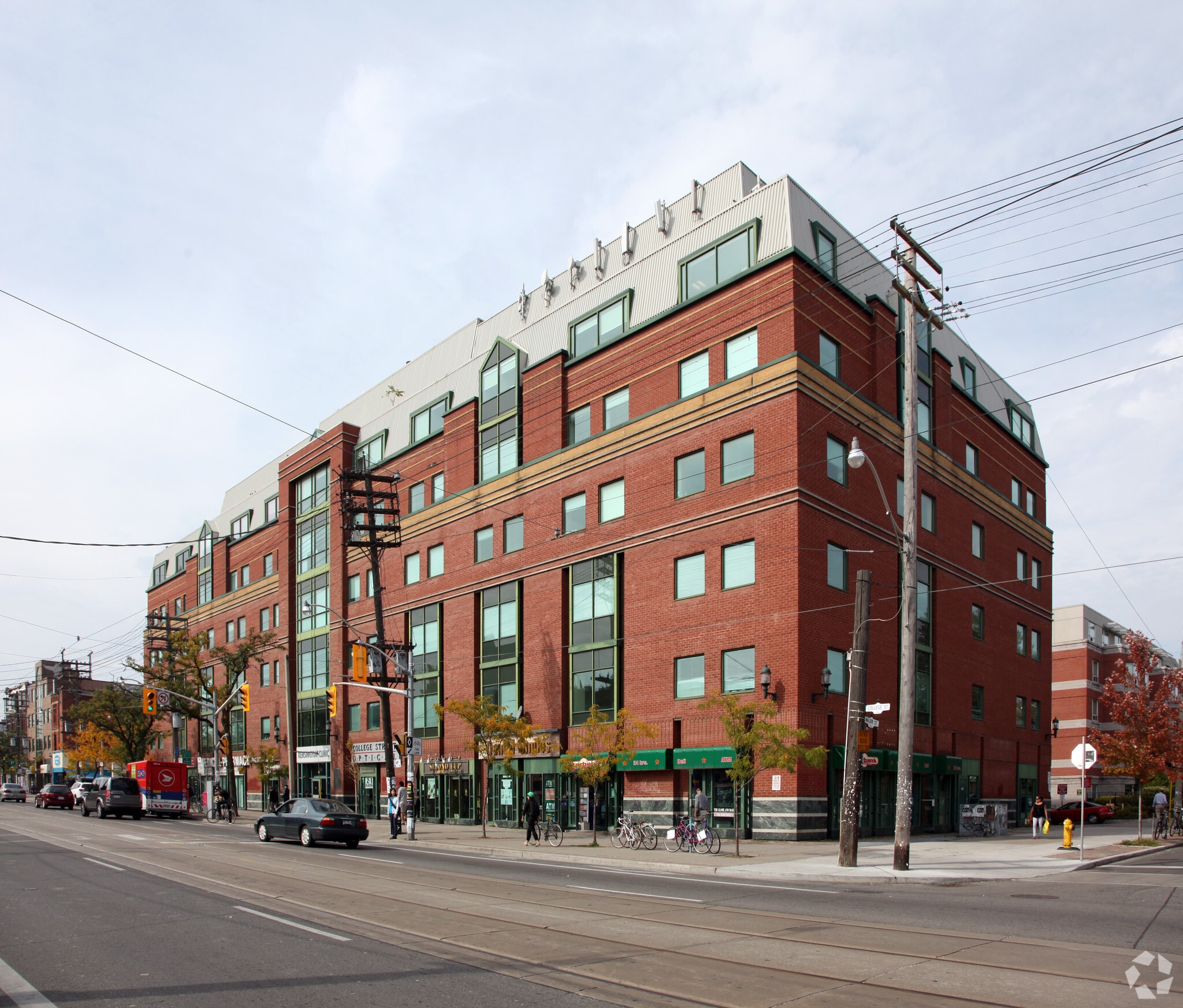 340 College St, Toronto, ON for Rent