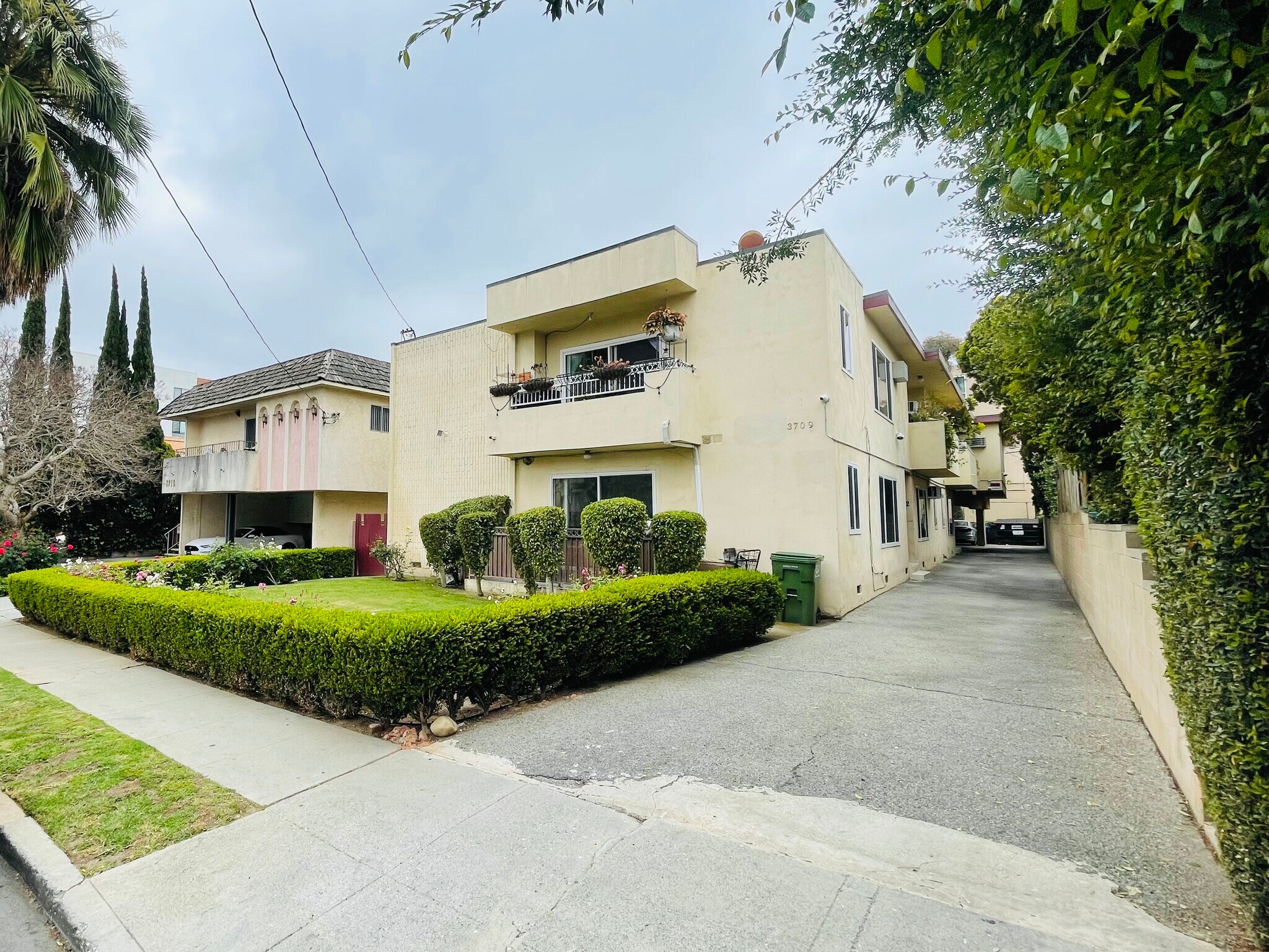 3709 S Bentley Ave, Los Angeles, CA for Sale