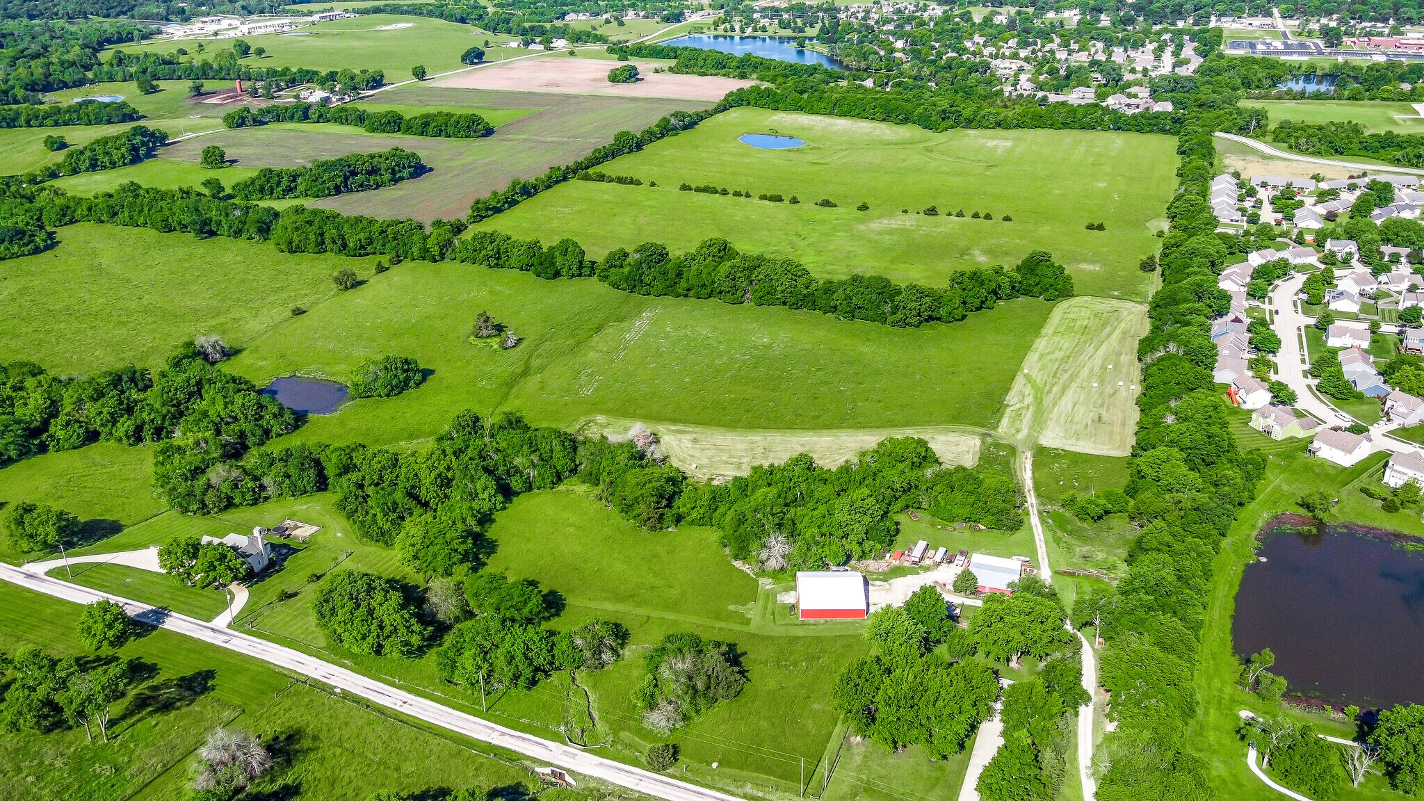 902 Harvest Drive, Louisburg, KS for Sale