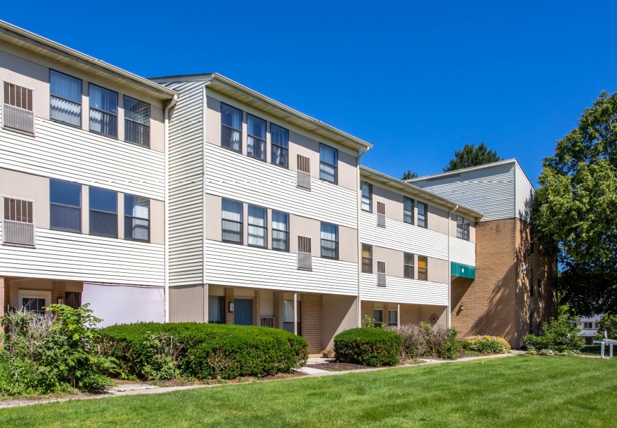 950 Village Green Ln, Waterford, MI for Sale