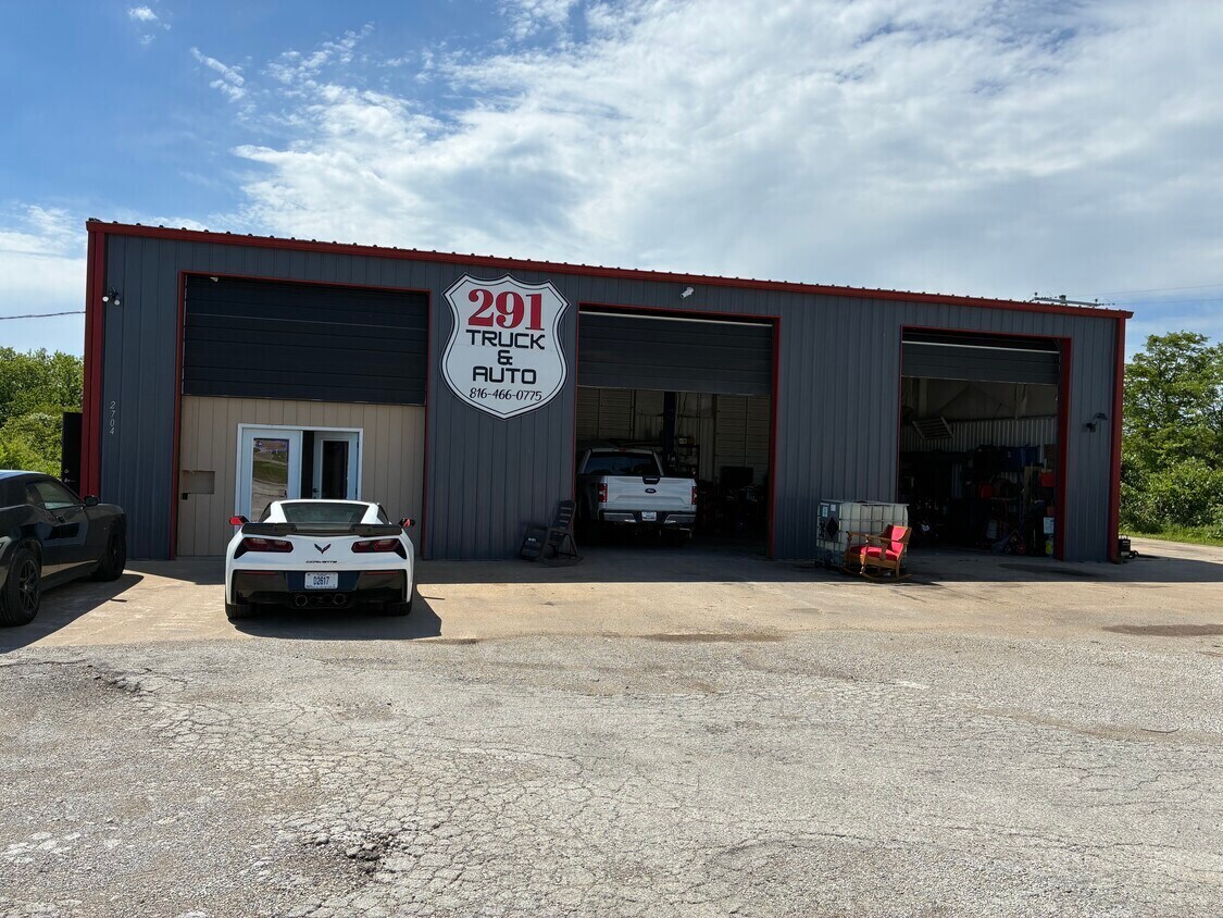 2704 N 291 Hwy, Harrisonville, MO for Rent