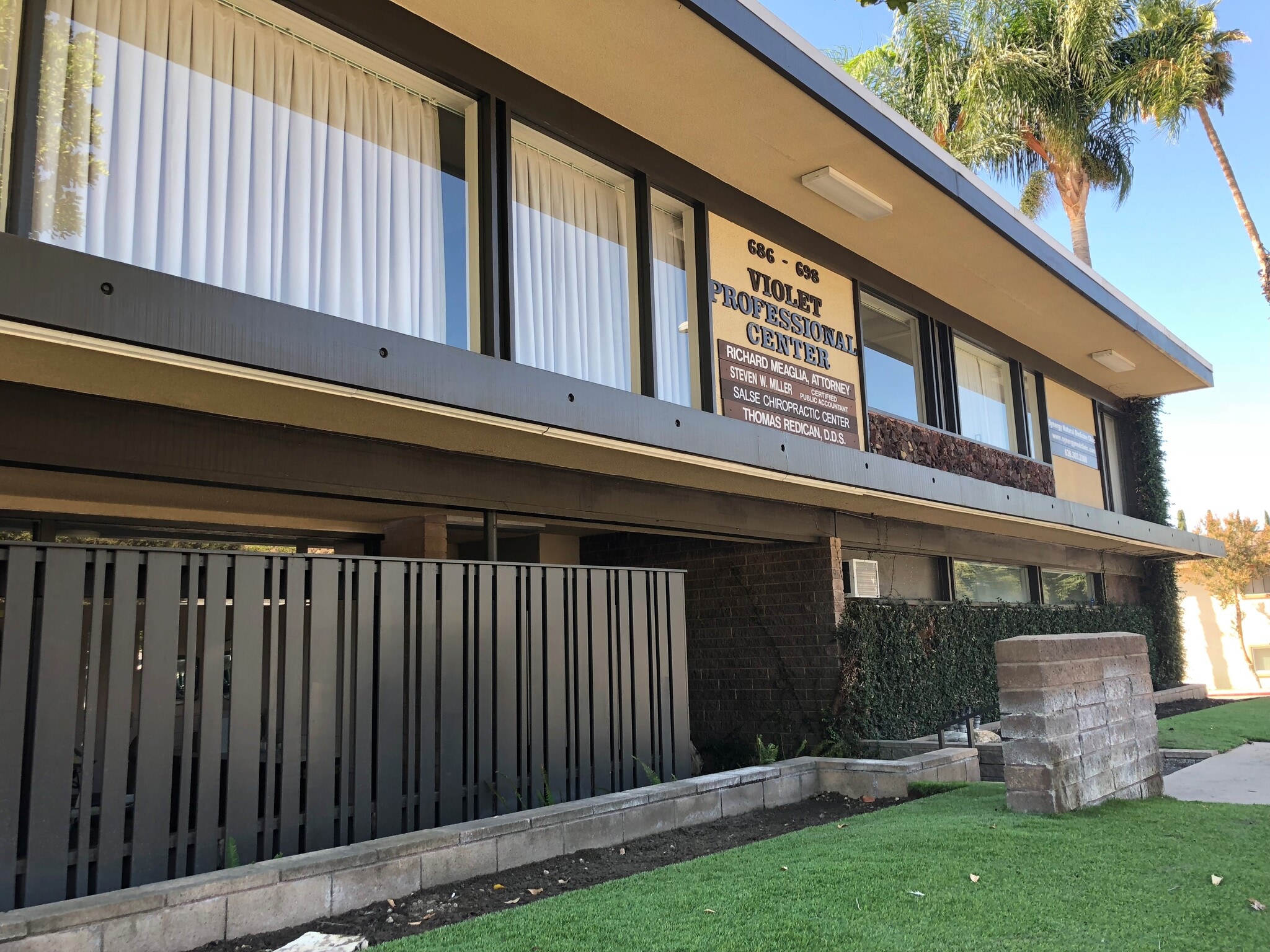 686-698 W Foothill Blvd, Monrovia, CA for Rent