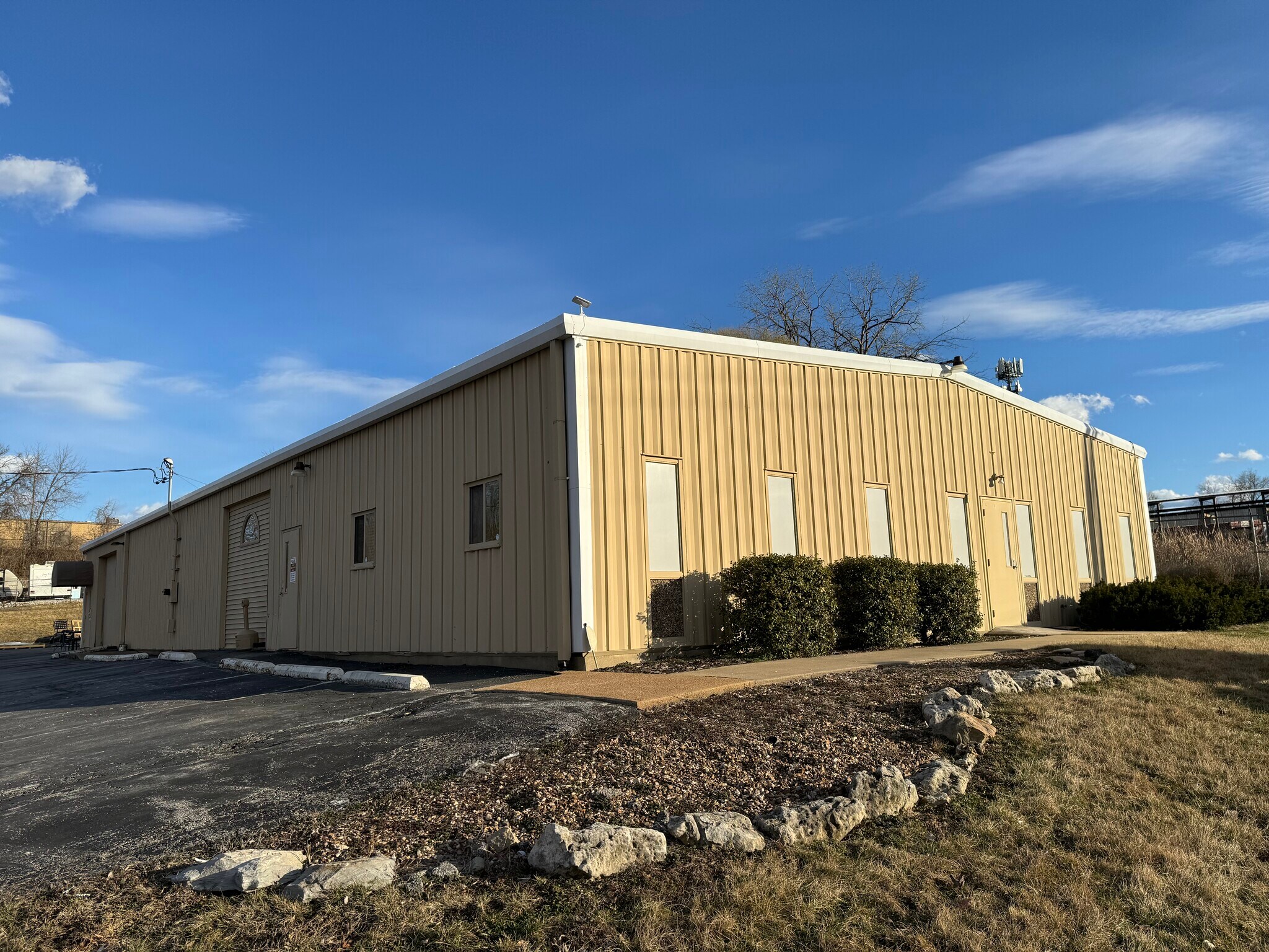 220 Indacom Dr, Saint Peters, MO for Rent