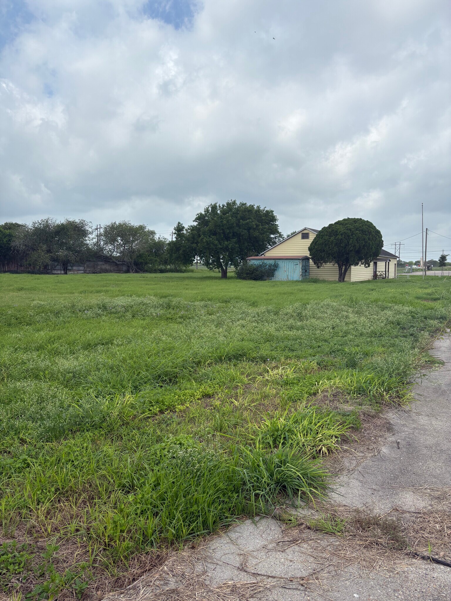 1814 Lodge Ln, Corpus Christi, TX for Sale