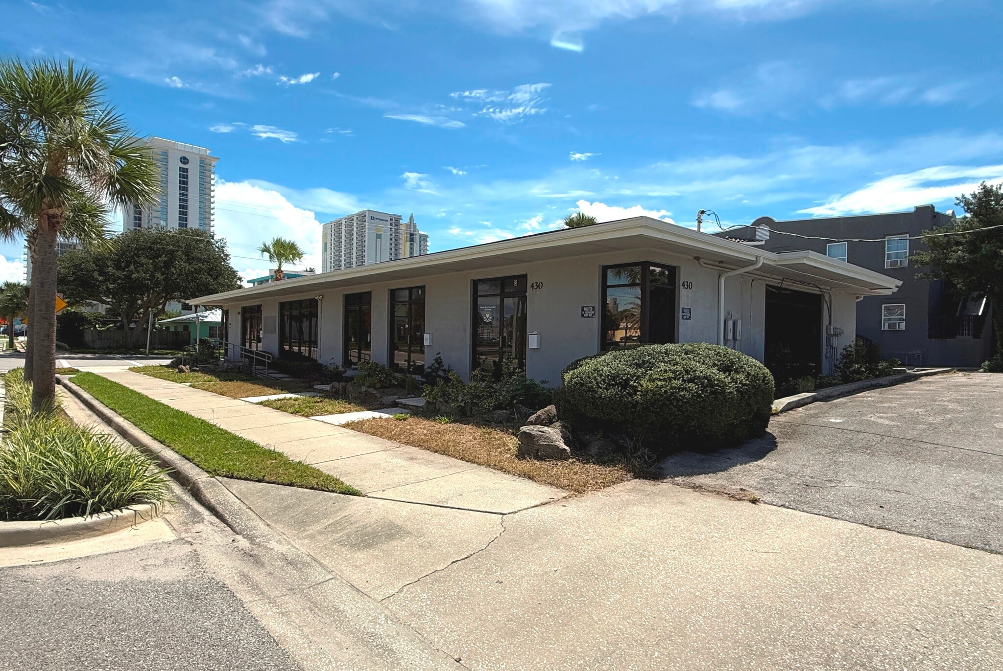 430 Oakridge Blvd, Daytona Beach, FL for Sale