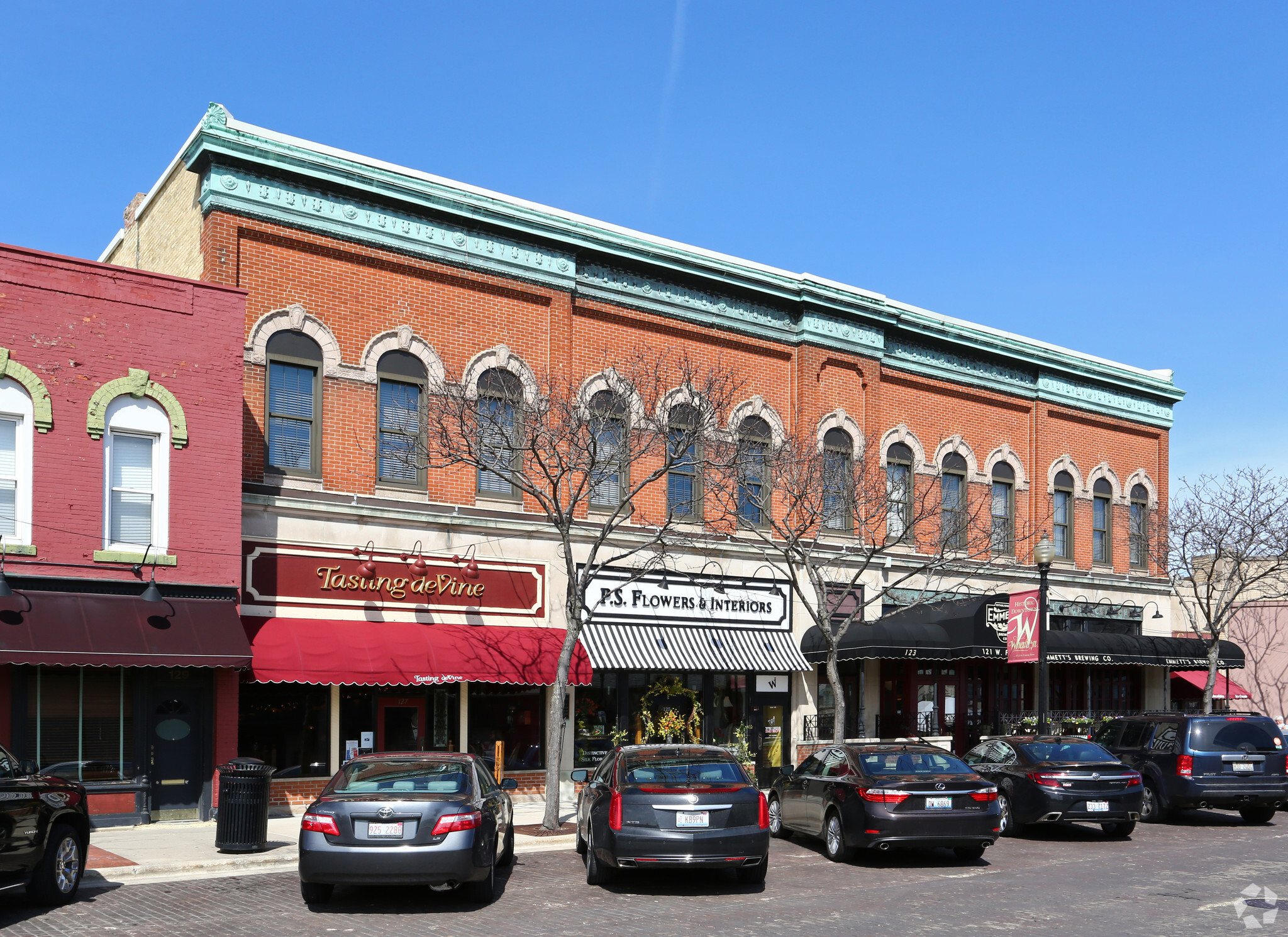 121-127 W Front St, Wheaton, IL for Rent