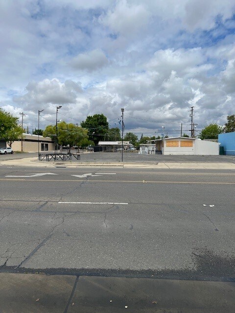 61 W 16th St, Merced, CA for Sale
