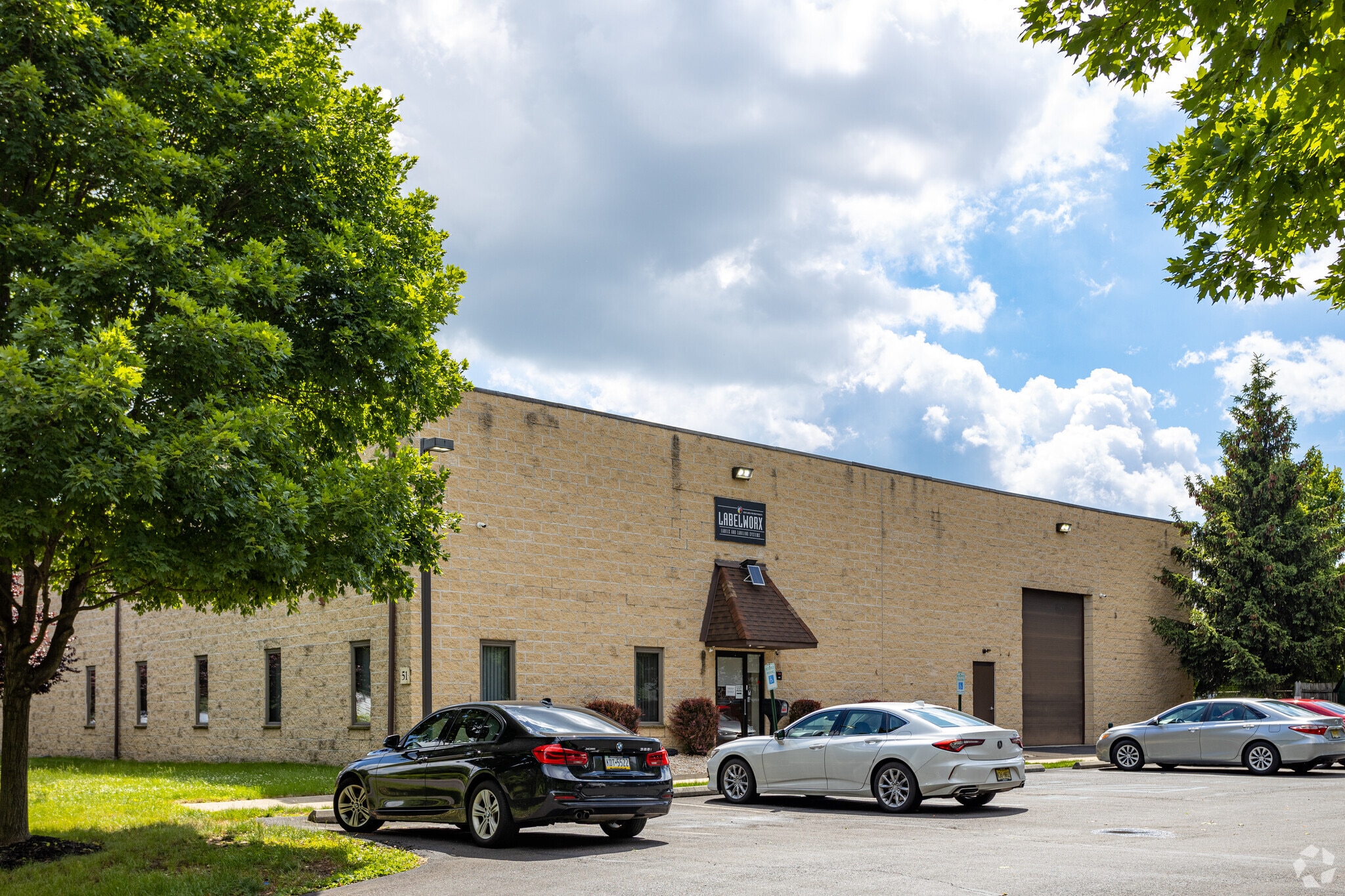 51 Runway Dr, Levittown, PA for Rent