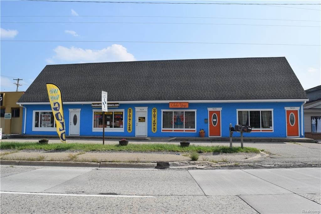 7627-7633 Highland Rd, Waterford, MI for Sale