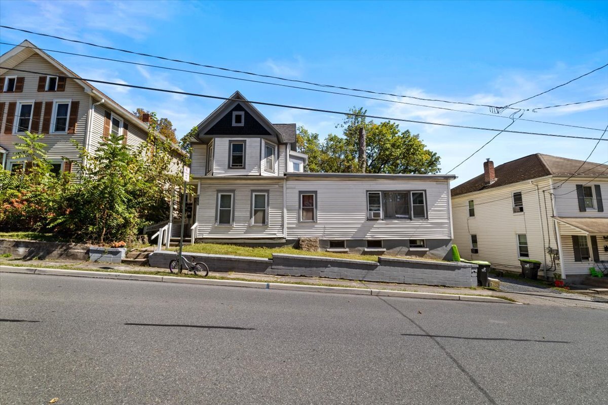 412 N 8th St, Stroudsburg, PA for Sale