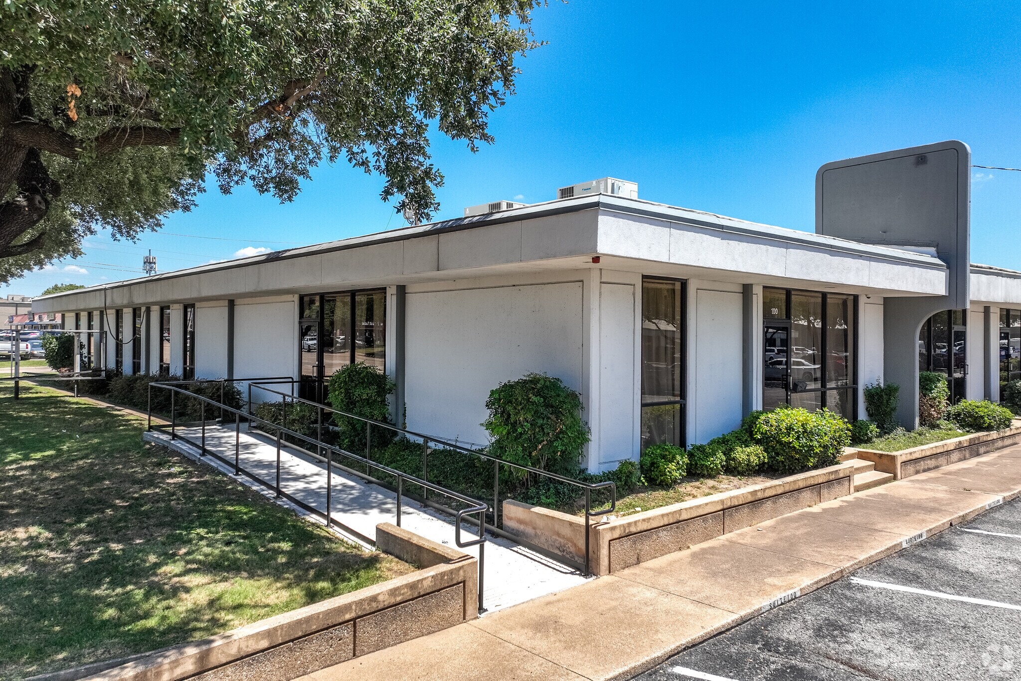 11550 Plano Rd, Dallas, TX for Rent