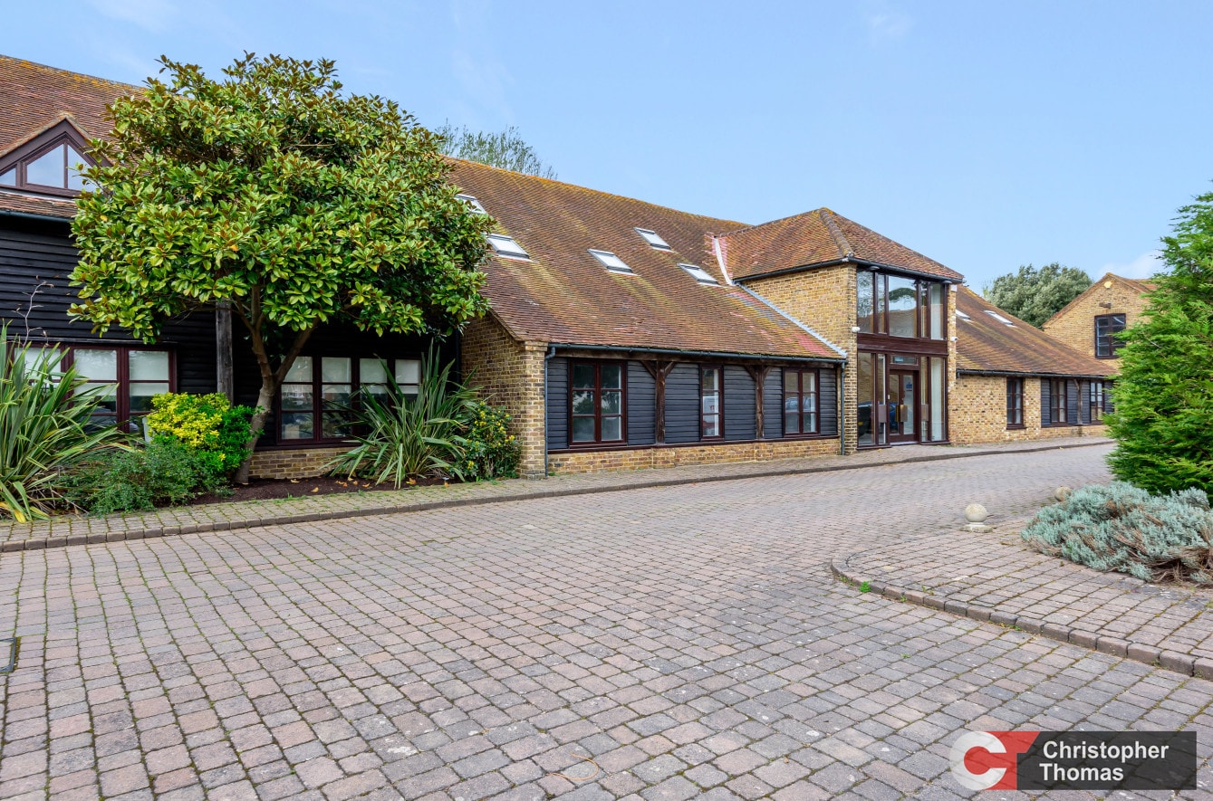 Riding Court Rd, Slough, BKS for Rent