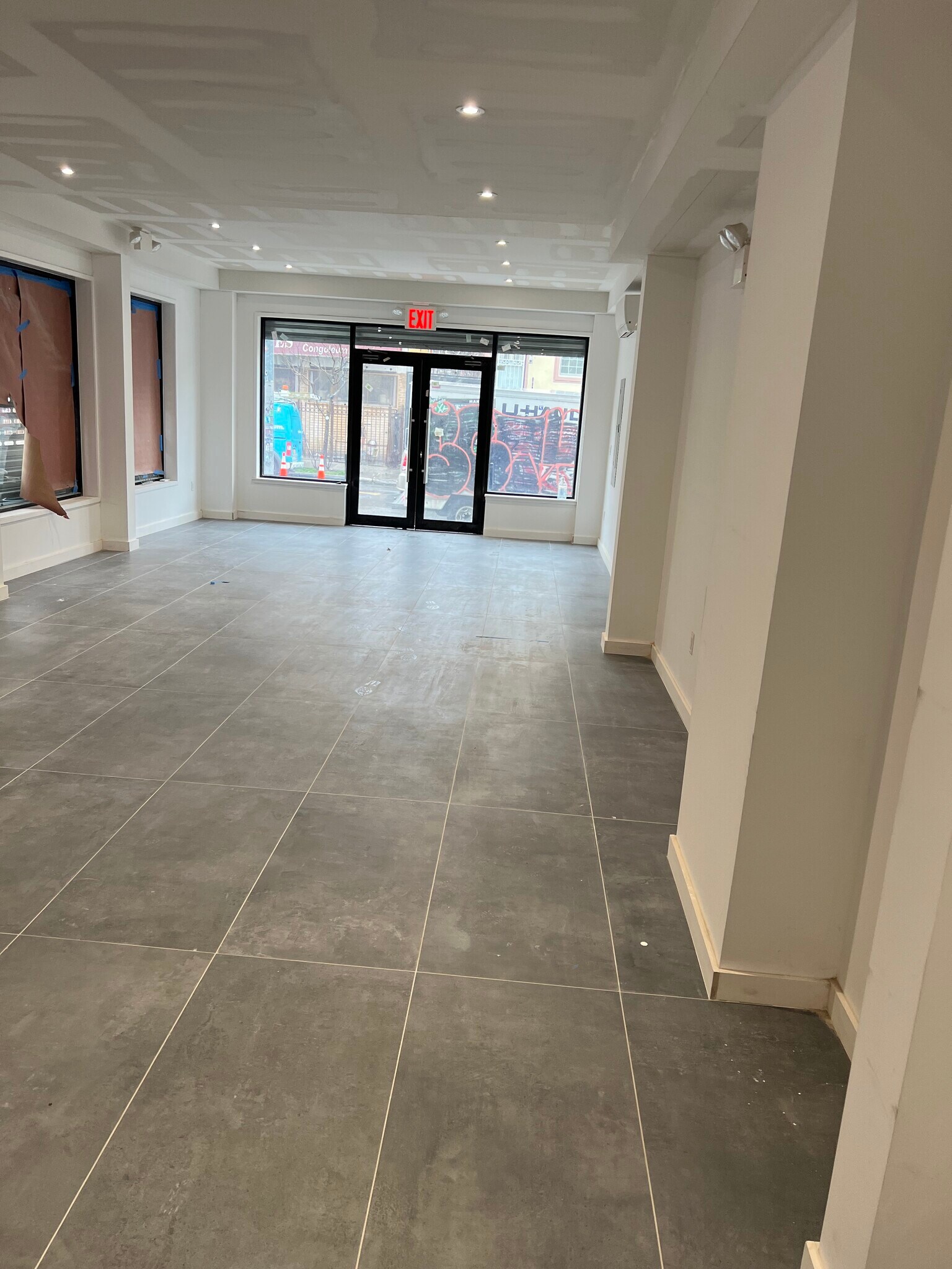 861 Wyckoff Ave Ridgewood, NY 11385 Retail Property for Lease on