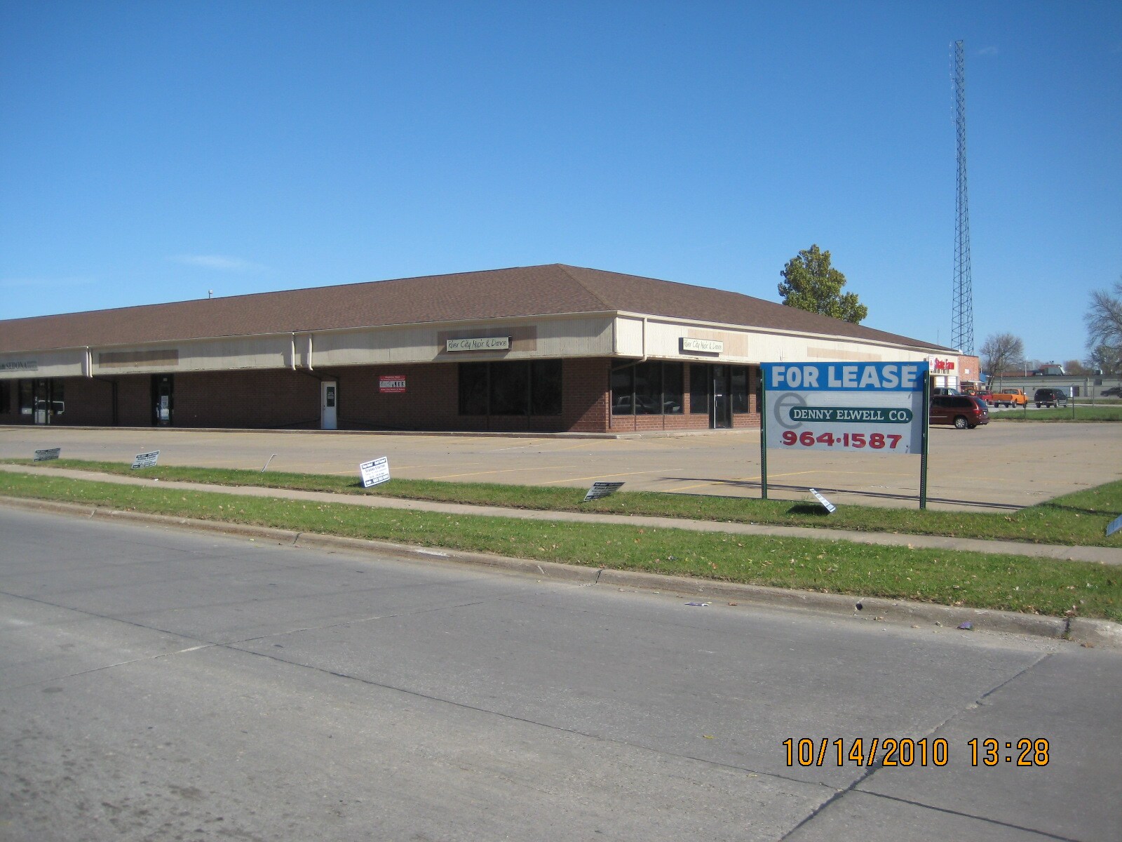 2nd Ave & Lake Park Blvd, Muscatine, IA for Rent