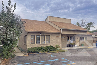 West Bloomfield, MI Veterinarian/Kennel - 5620 W Maple Rd