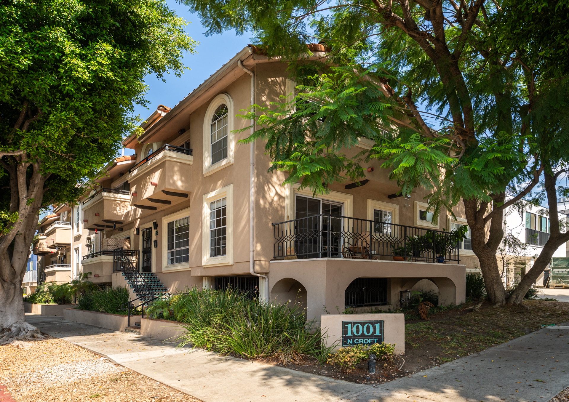 1001 N Croft Ave, Los Angeles, CA for Sale