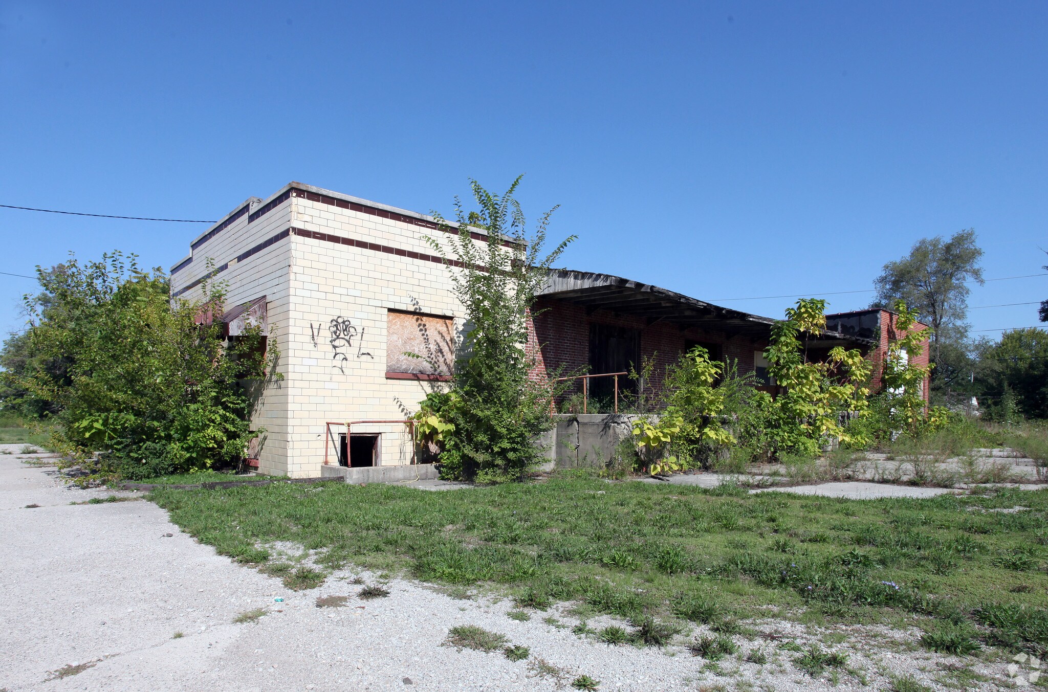 1500 E 32nd St, Anderson, IN for Sale
