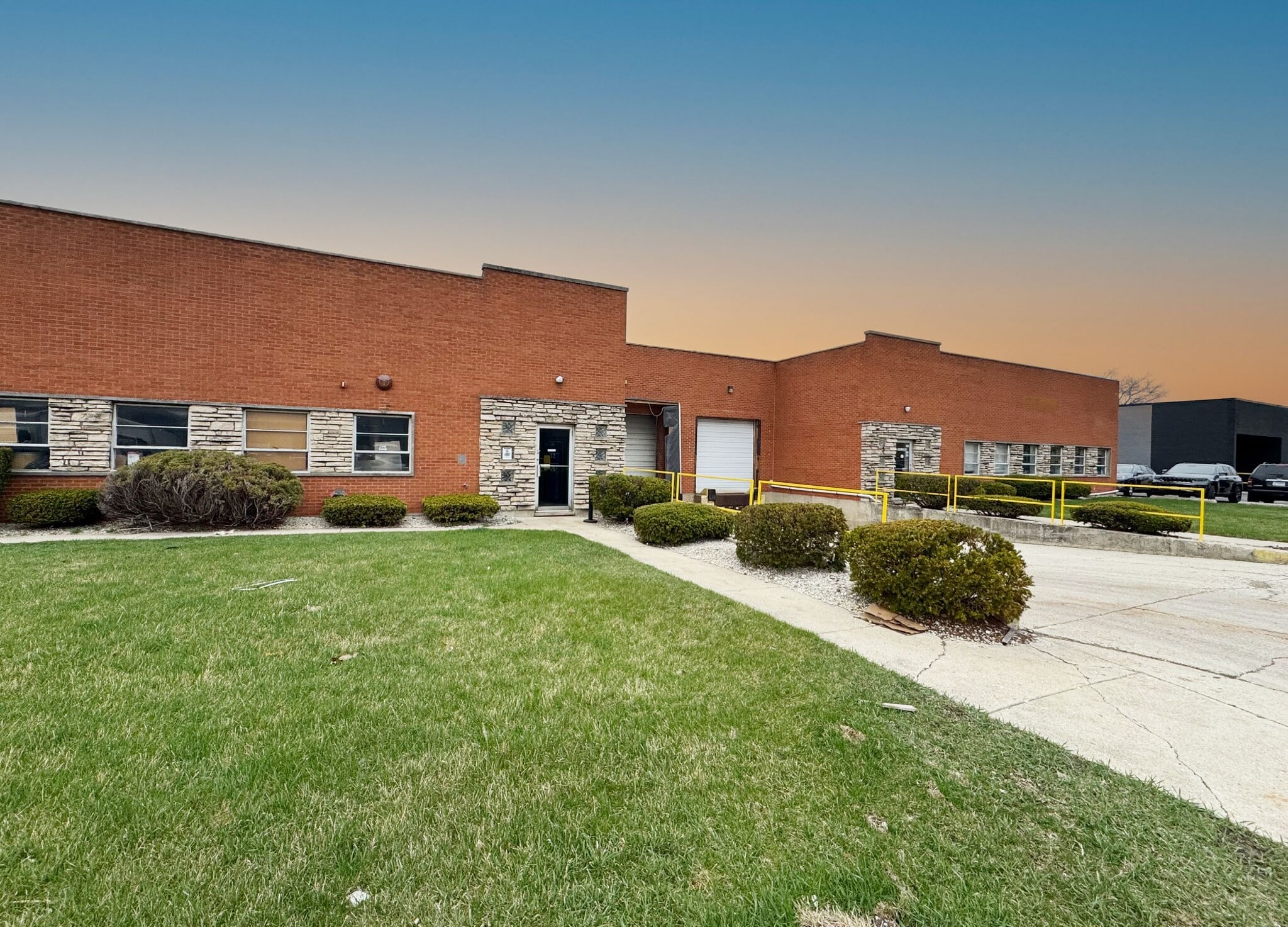 100 W Laura Dr, Addison, IL for Sale
