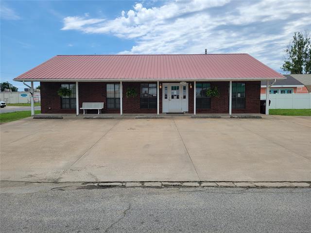 300 S Main St, Eufaula, OK for Sale