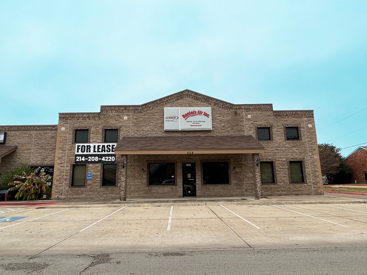 209 S Shady Shores Dr, Lake Dallas, TX for Rent