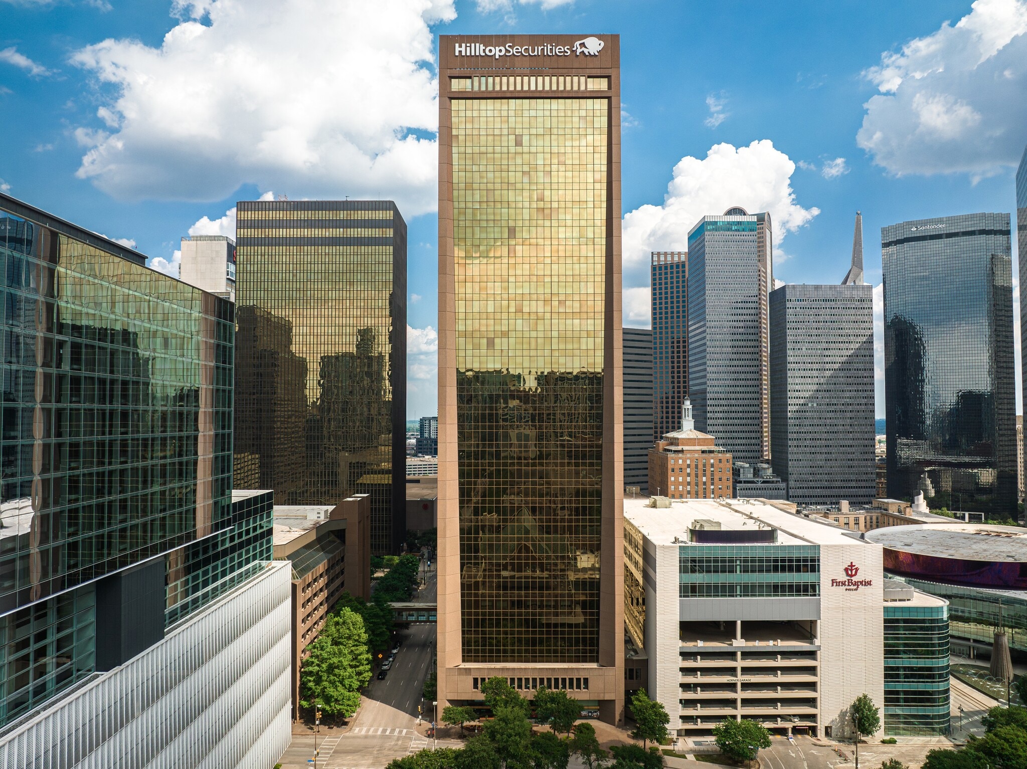 717 N Harwood St, Dallas, TX for Rent